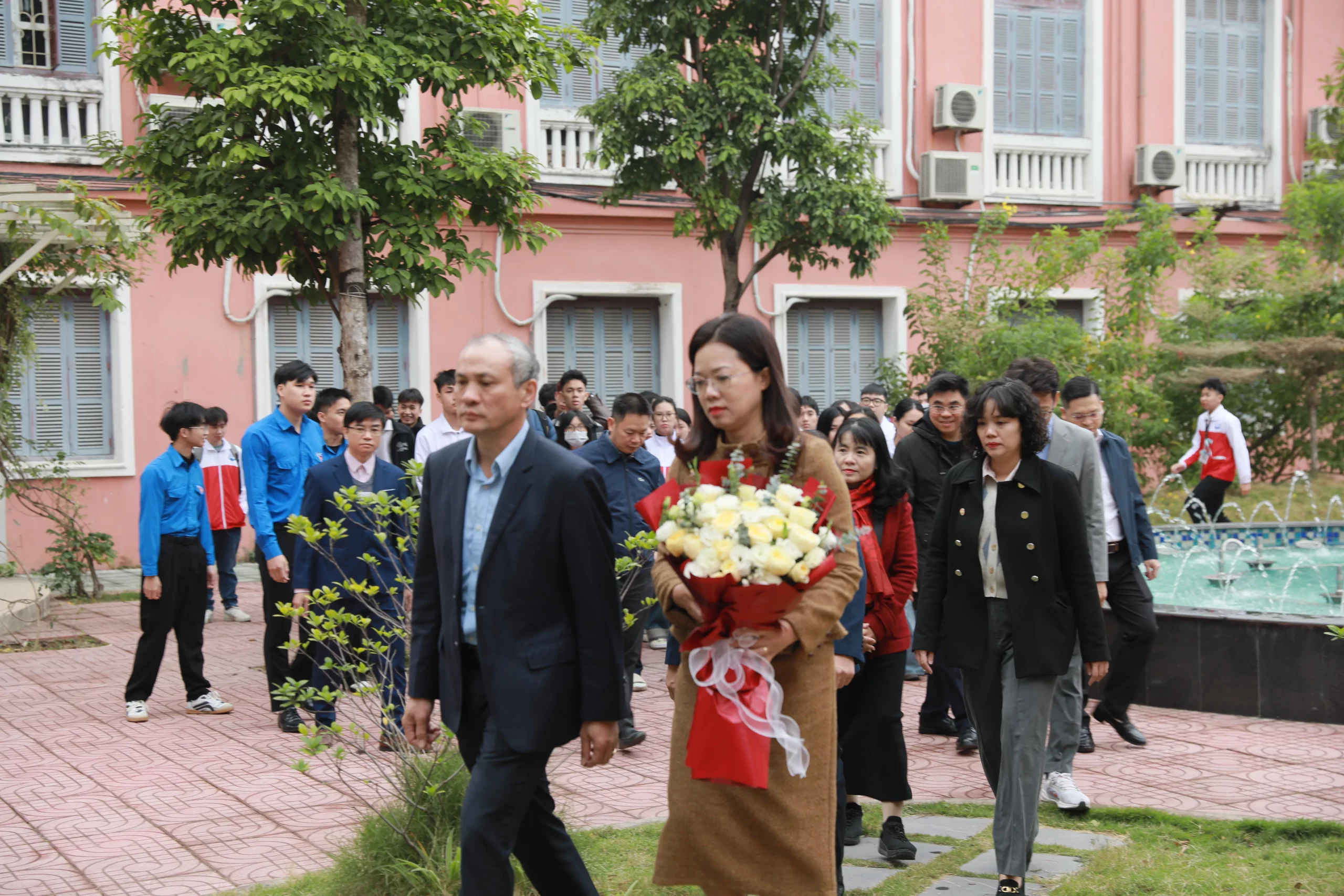 Giáo dục truyền thống cách mạng qua Lễ chào cờ đầu tiên của năm 2026