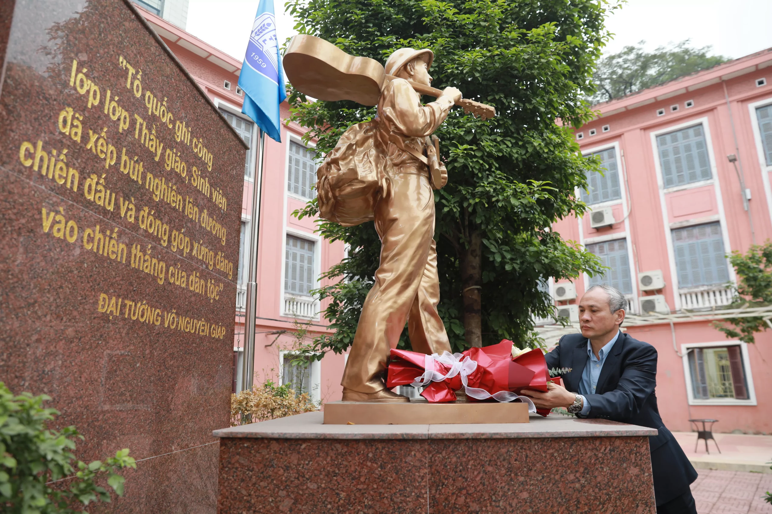 Giáo dục truyền thống cách mạng qua Lễ chào cờ đầu tiên của năm 2026