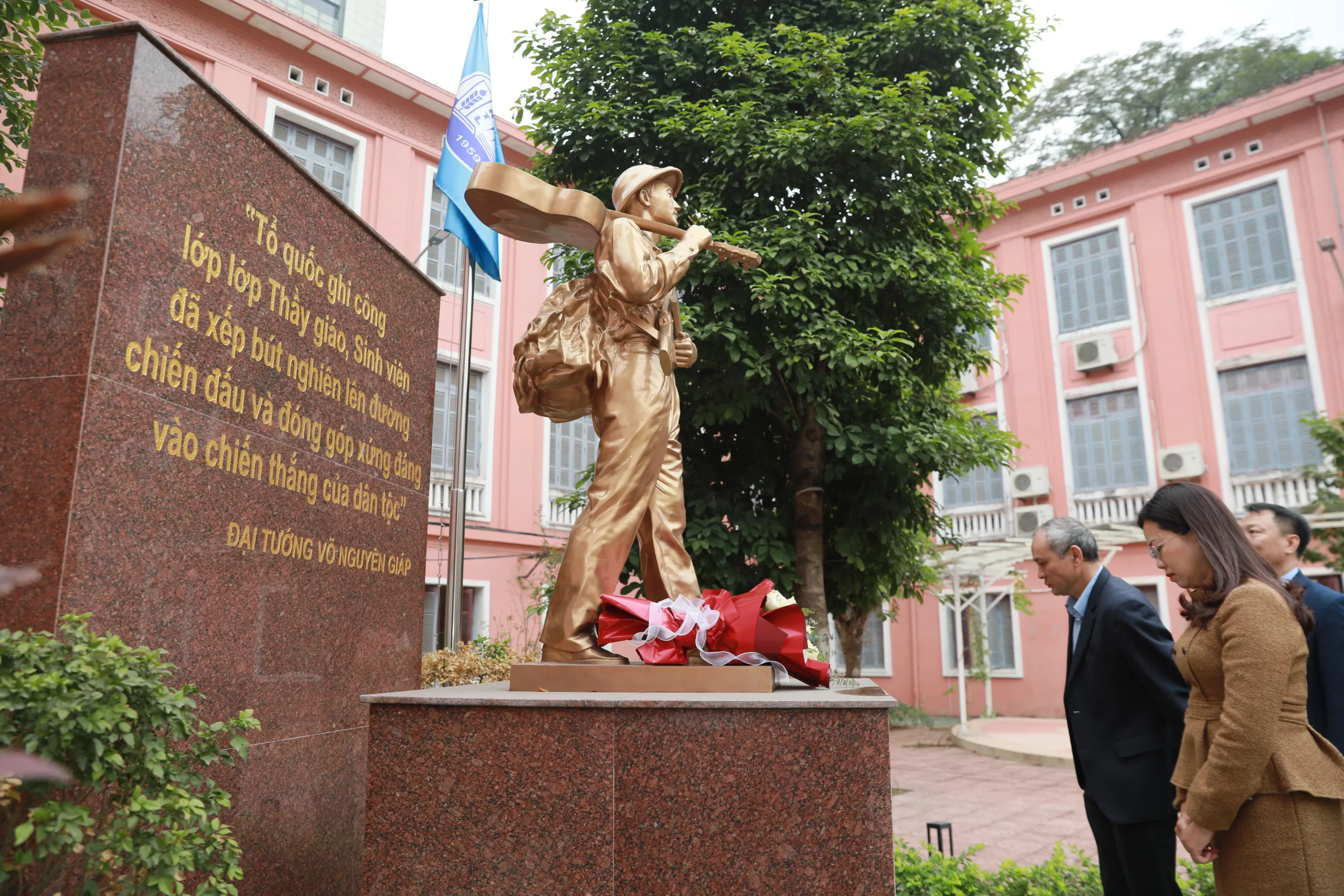 Giáo dục truyền thống cách mạng qua Lễ chào cờ đầu tiên của năm 2026