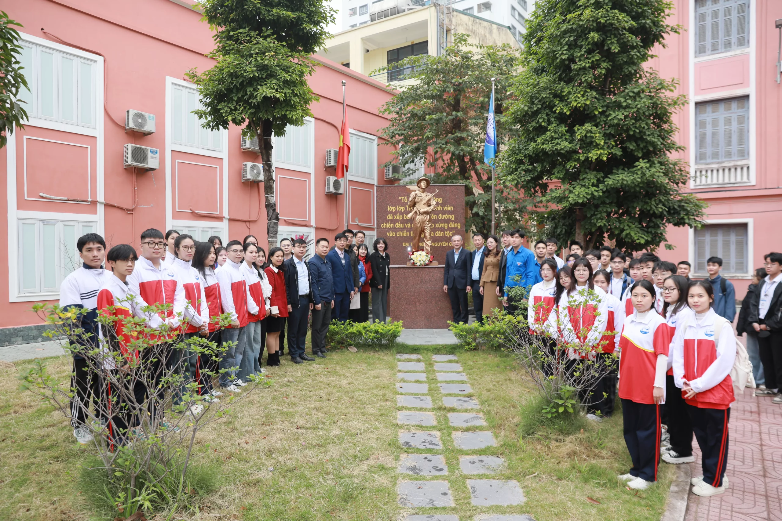 Giáo dục truyền thống cách mạng qua Lễ chào cờ đầu tiên của năm 2026