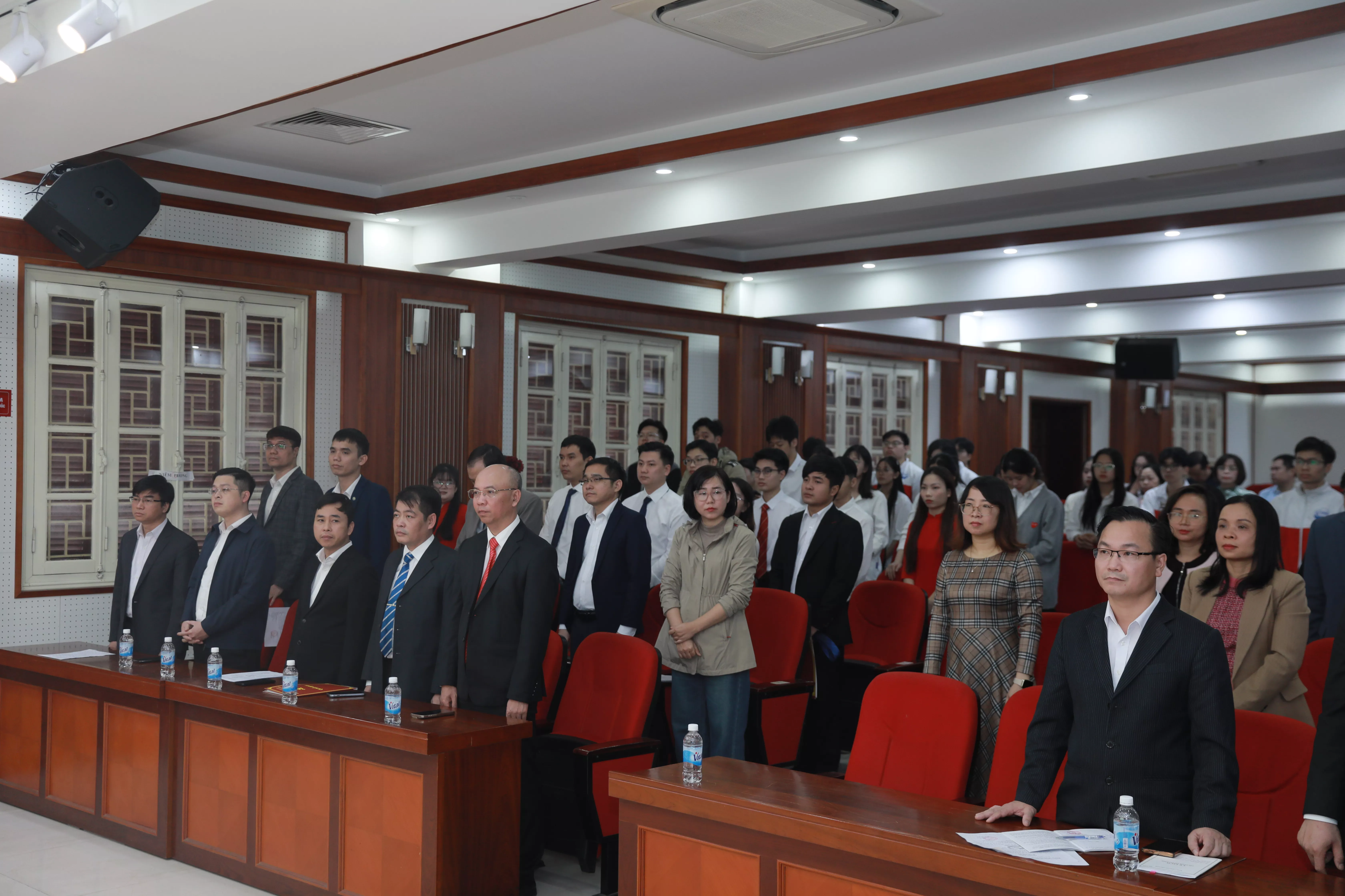 Đảng bộ Trường Đại học Thủy lợi: Kết nạp 12 quần chúng ưu tú vào Đảng Cộng sản Việt Nam