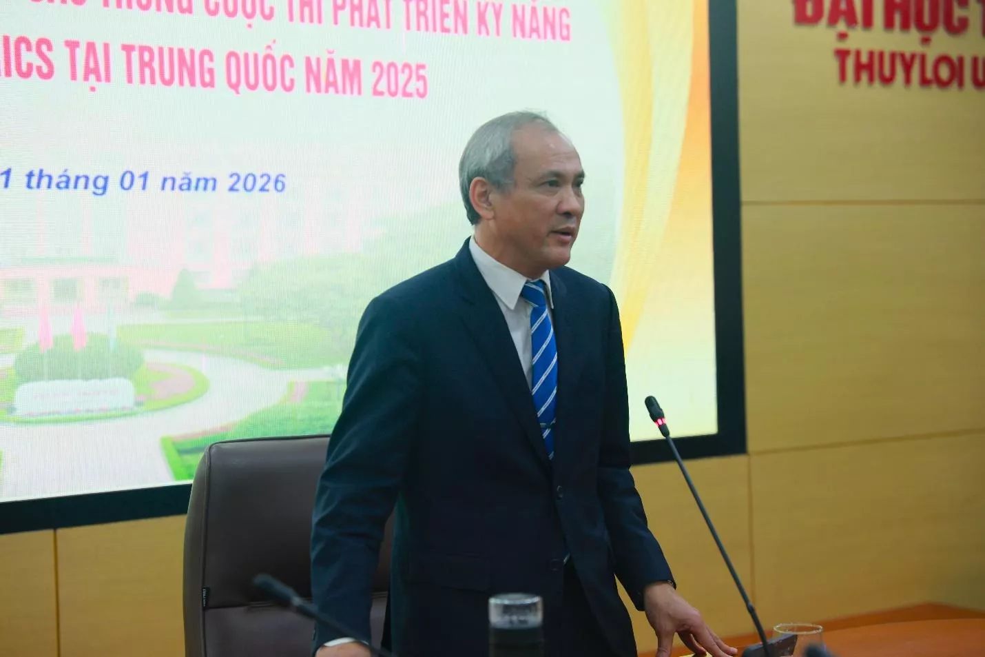 Trường Đại học Thủy lợi khen thưởng các giảng viên xuất sắc