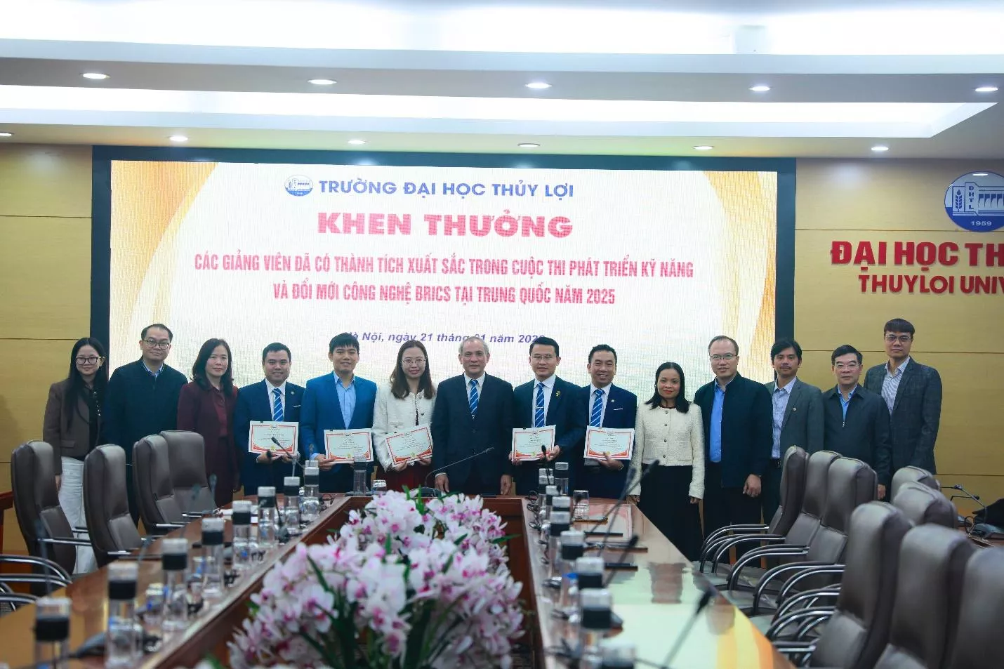 Trường Đại học Thủy lợi khen thưởng các giảng viên xuất sắc