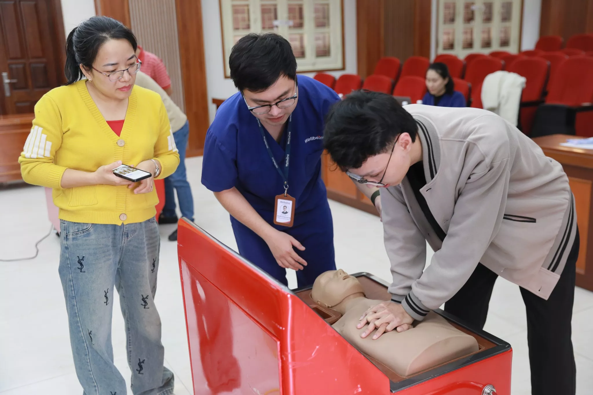 Trang bị “kỹ năng sơ cứu sức khoẻ khẩn cấp” nơi công sở: Bước đi thiết thực từ Công đoàn Trường Đại học Thủy lợi