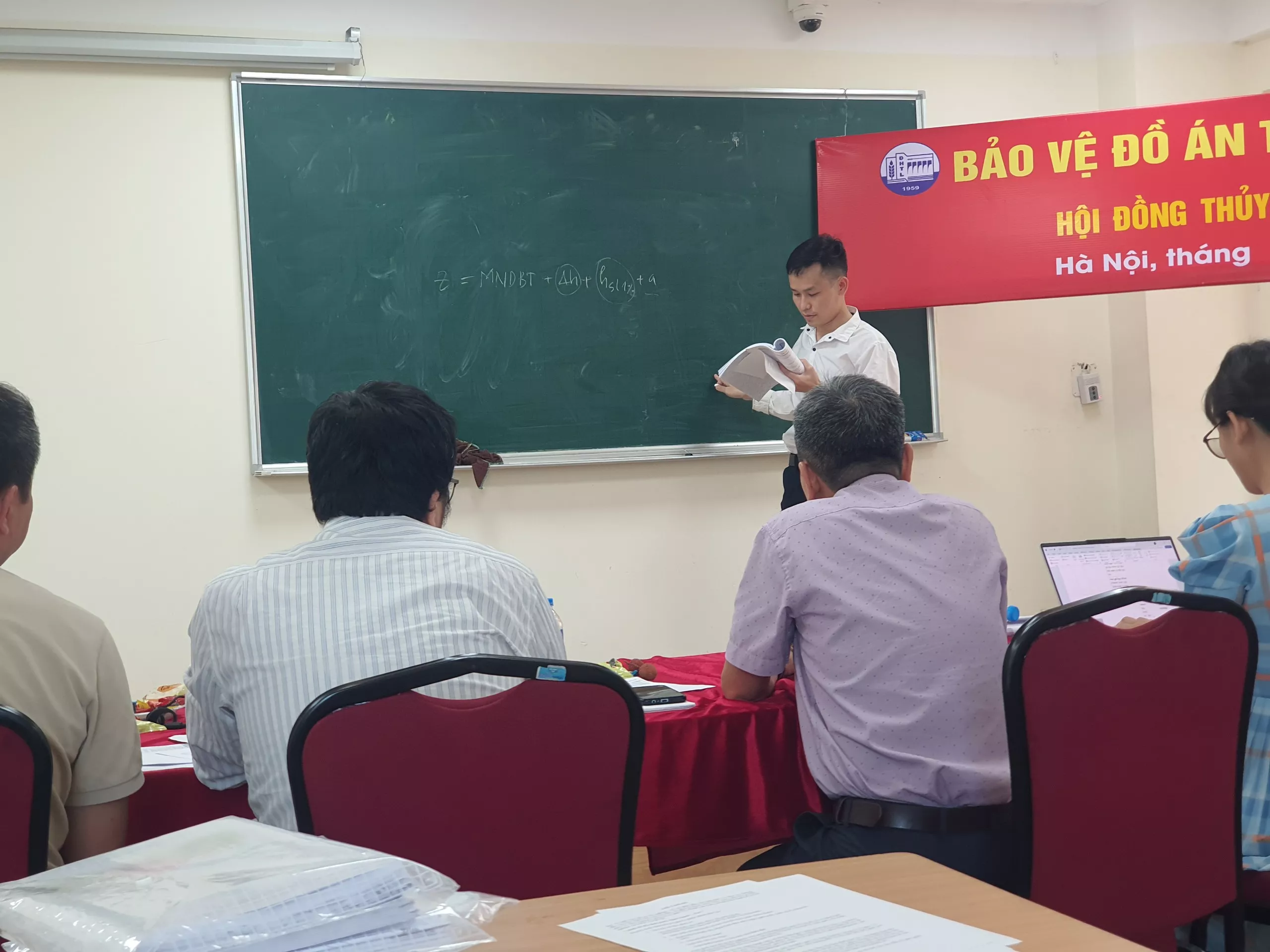 Phía sau tấm bằng kỹ sư của chàng “kình ngư” đến từ đất Lào