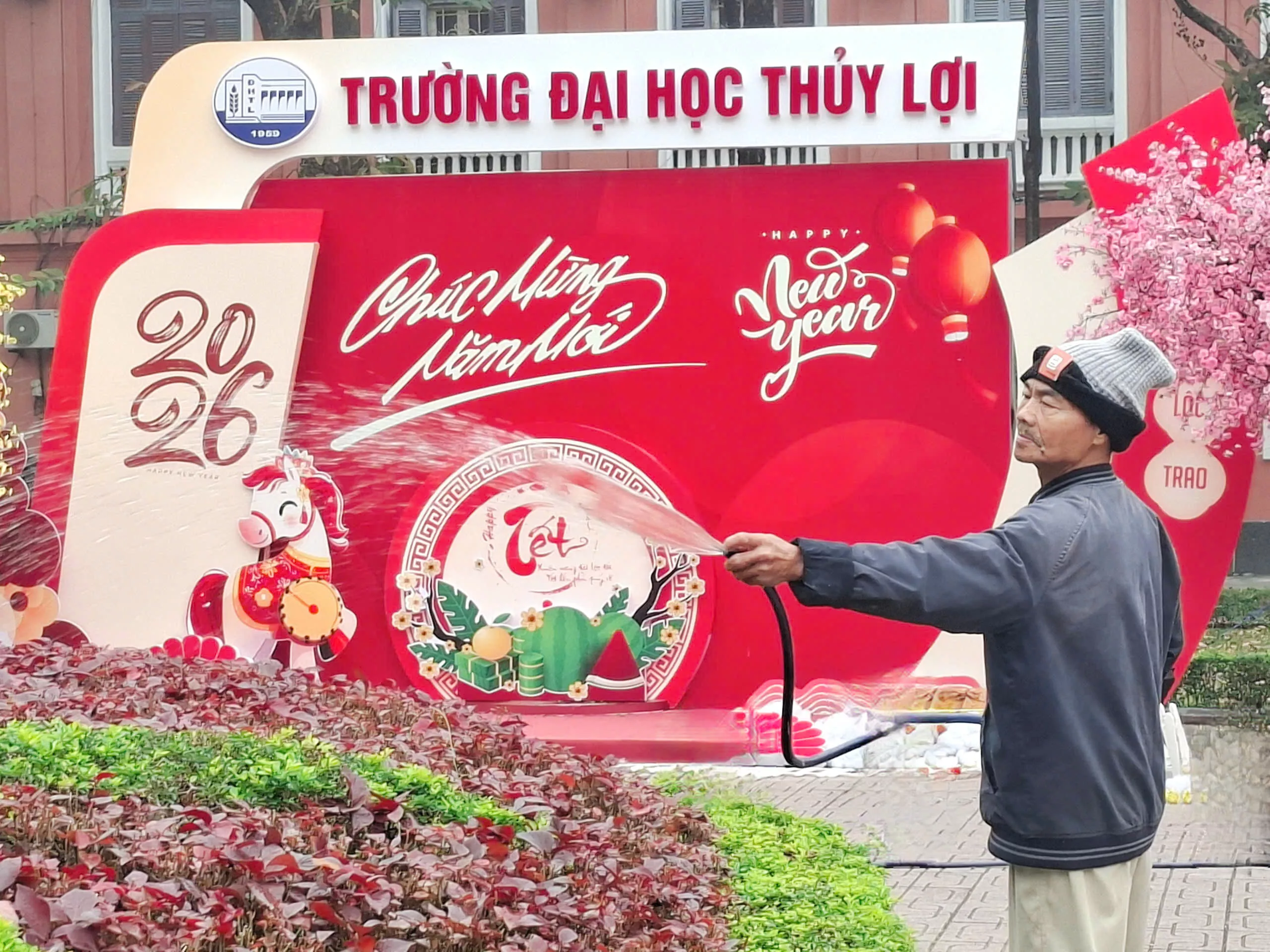 Người “nghệ sĩ” làm vườn của Đại học Thủy lợi