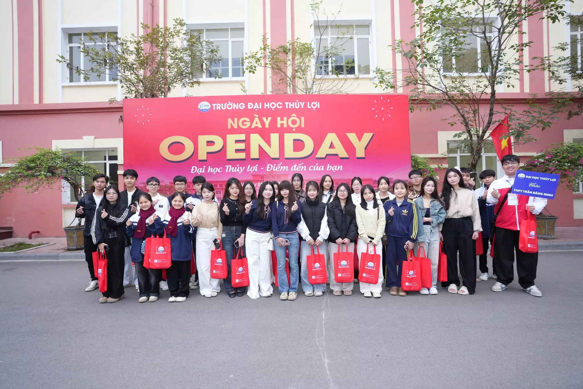 Gắn kết đào tạo với nhu cầu thực tiễn của thị trường lao động