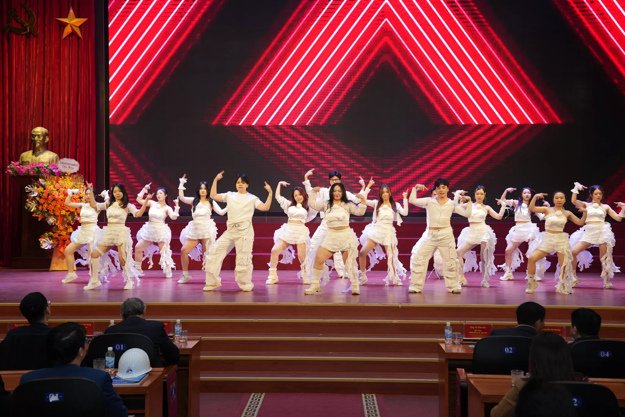 Gắn kết đào tạo với nhu cầu thực tiễn của thị trường lao động