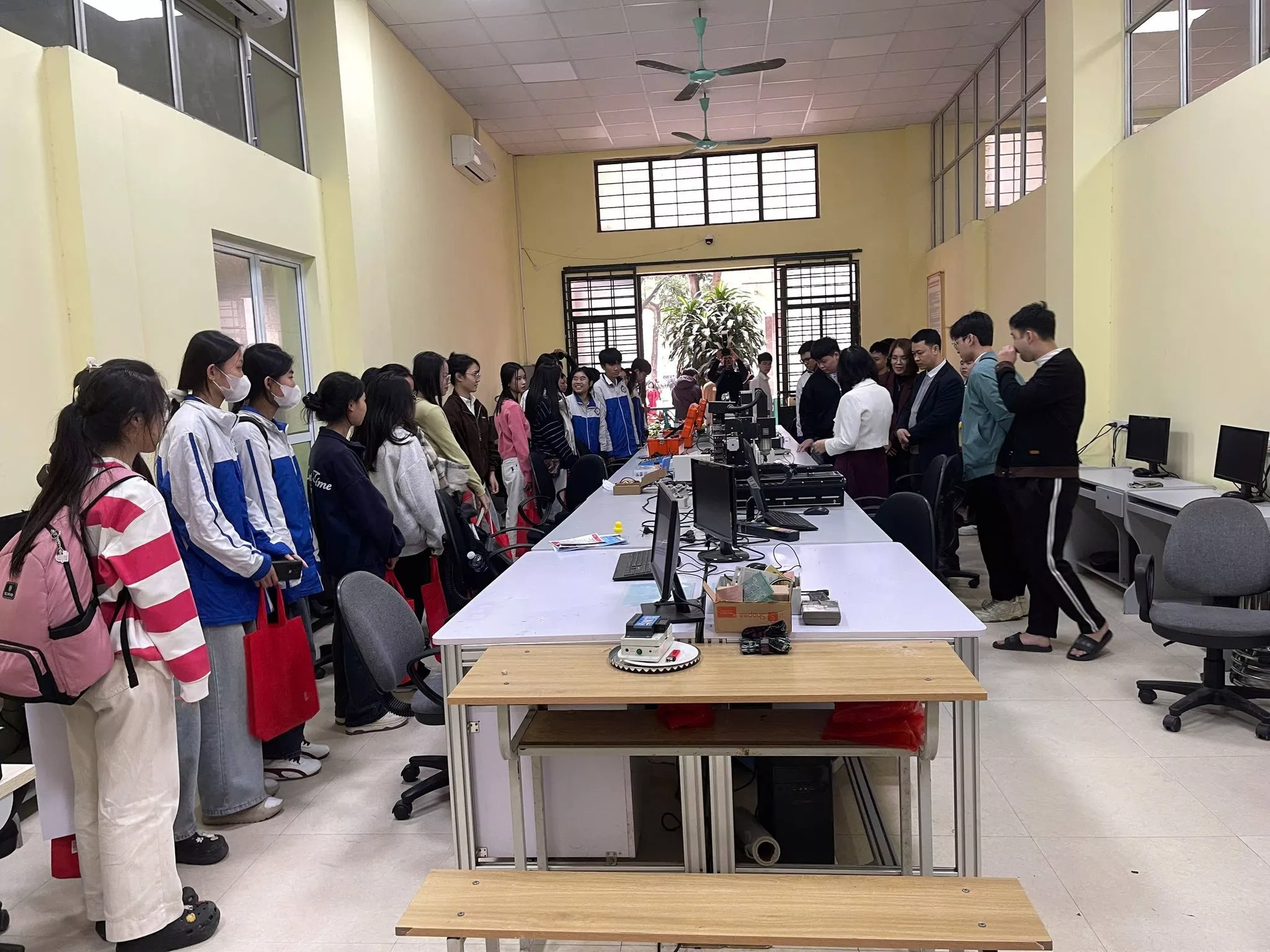 Gắn kết đào tạo với nhu cầu thực tiễn của thị trường lao động