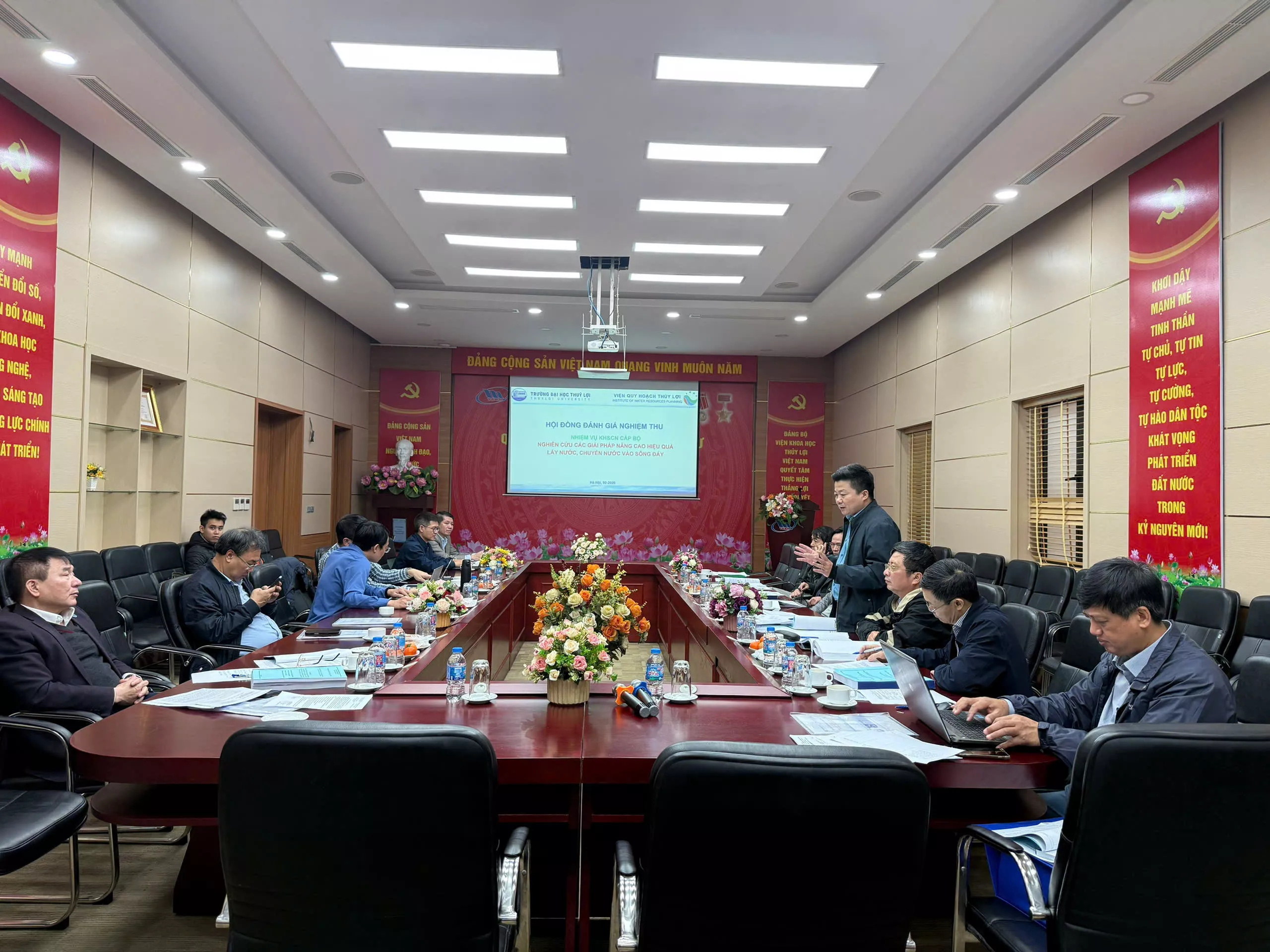 Nghiên cứu các giải pháp nâng cao hiệu quả lấy nước, chuyển nước vào sông Đáy