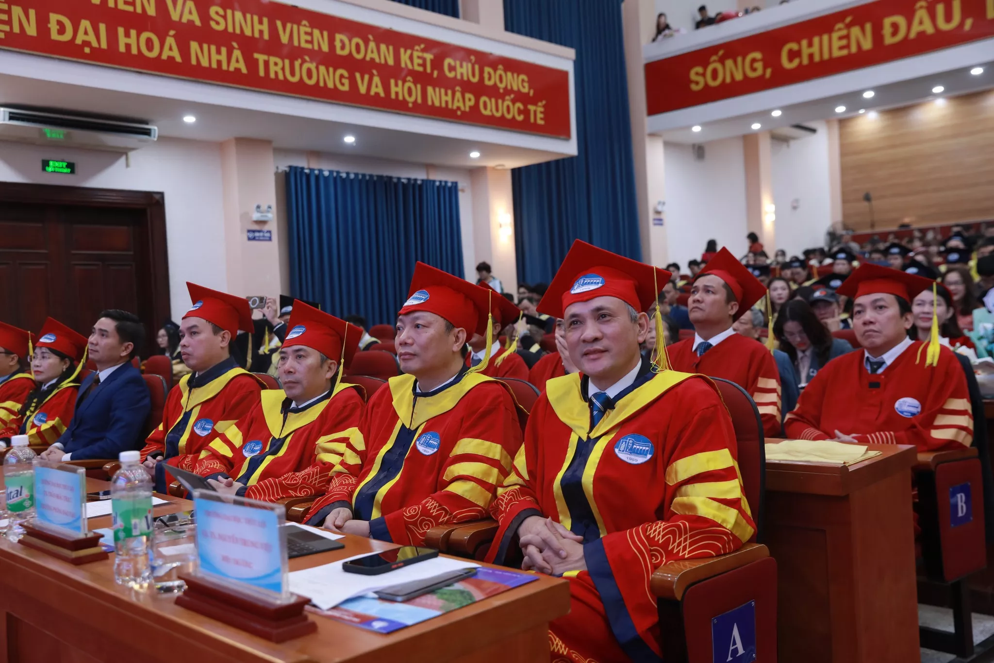 Trường Đại học Thủy lợi trao bằng tốt nghiệp cho hơn 1.100 tân tiến sĩ, thạc sĩ và kỹ sư, cử nhân