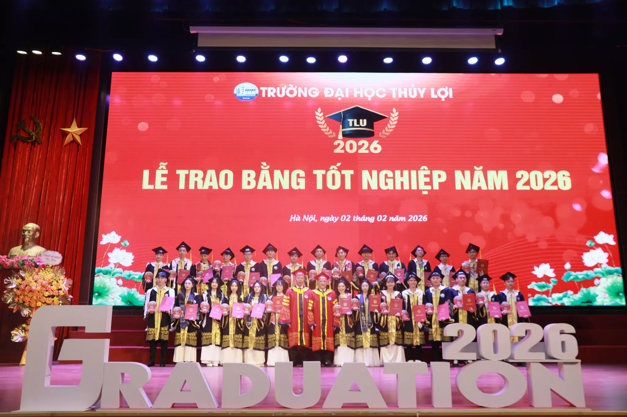 Trường Đại học Thủy lợi trao bằng tốt nghiệp cho hơn 1.100 tân tiến sĩ, thạc sĩ và kỹ sư, cử nhân