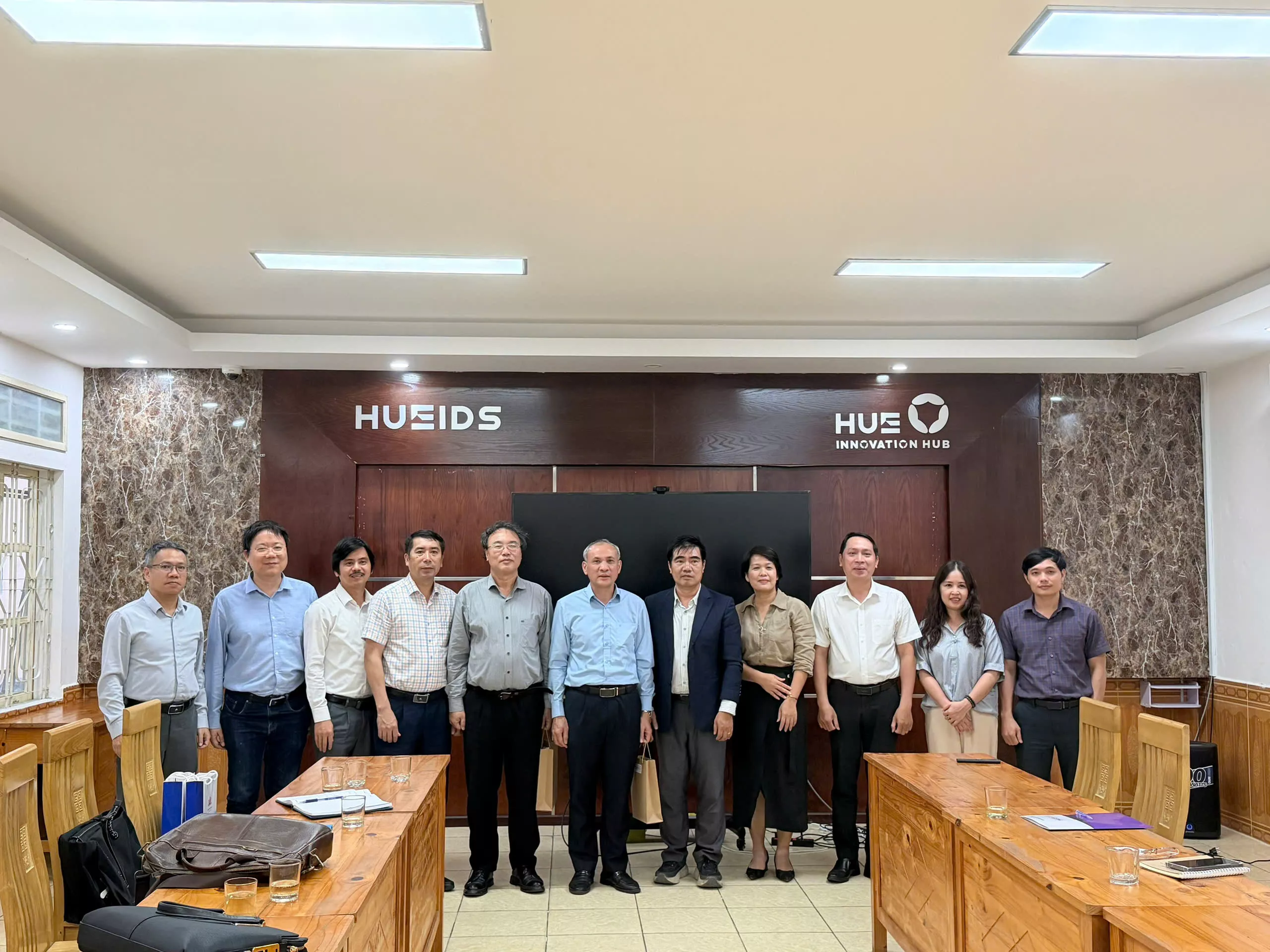 Trường Đại học Thủy lợi làm việc tại thành phố Huế về hợp tác nghiên cứu và chuyển đổi số