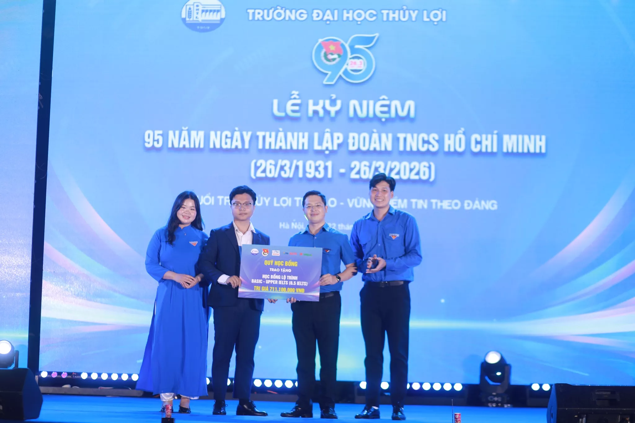 Tuổi trẻ Trường Đại học Thủy lợi khơi dậy khát vọng cống hiến trong tháng Ba lịch sử