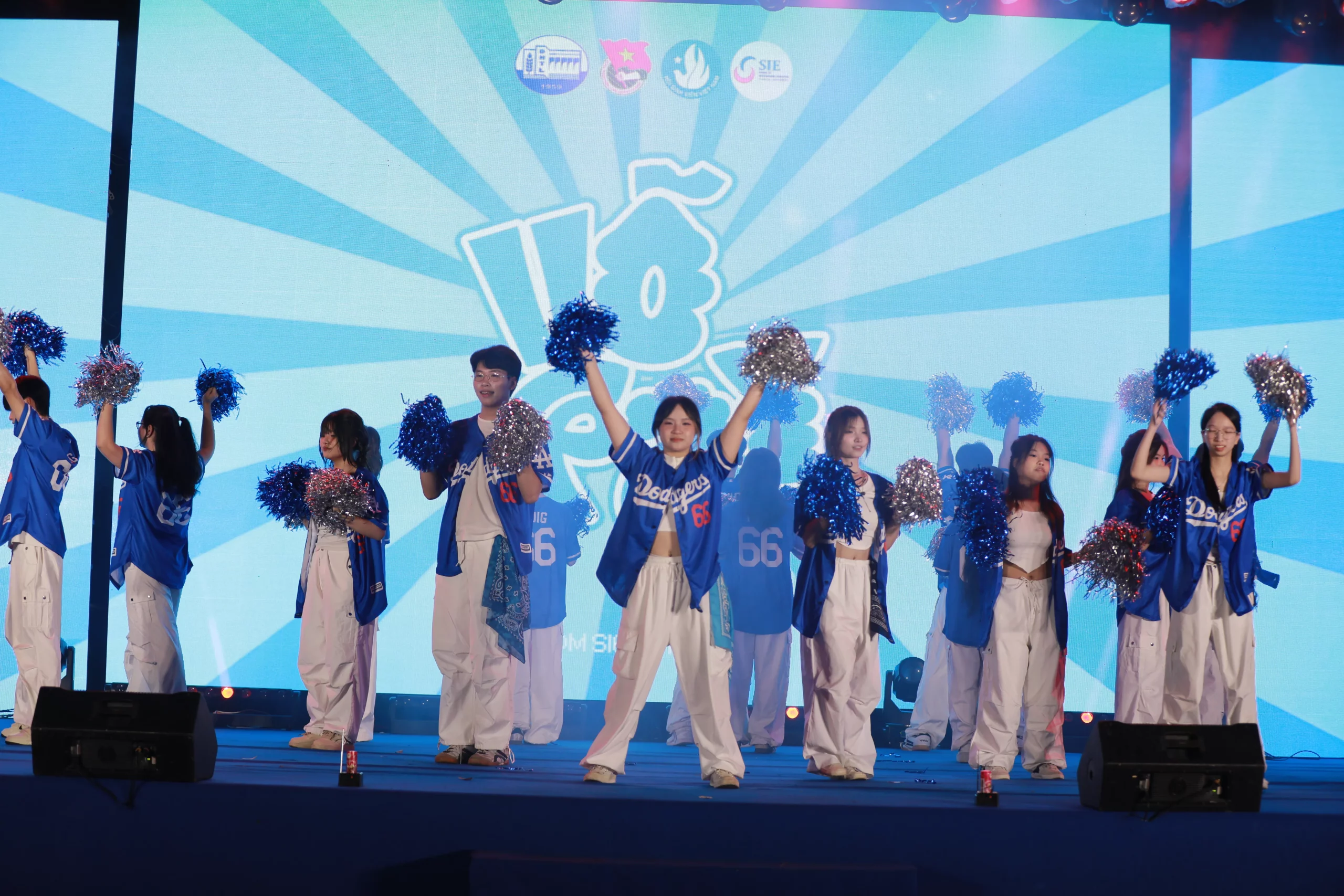 Tuổi trẻ Trường Đại học Thủy lợi khơi dậy khát vọng cống hiến trong tháng Ba lịch sử