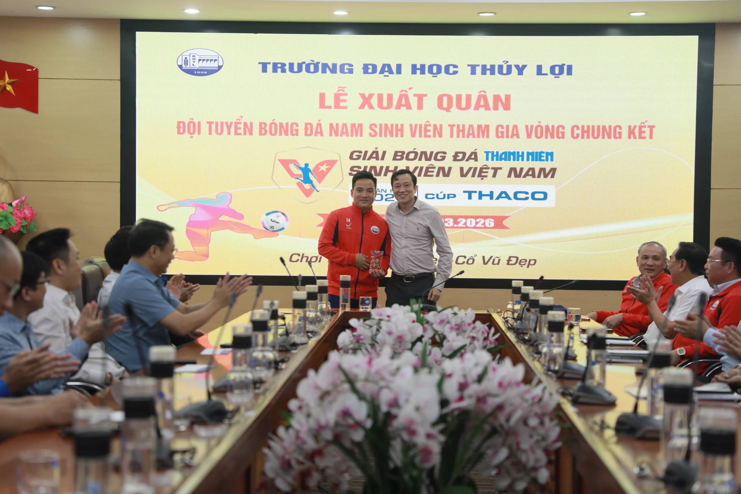 Xuất quân tham dự Vòng chung kết Giải bóng đá Thanh niên sinh viên Việt Nam lần thứ IV