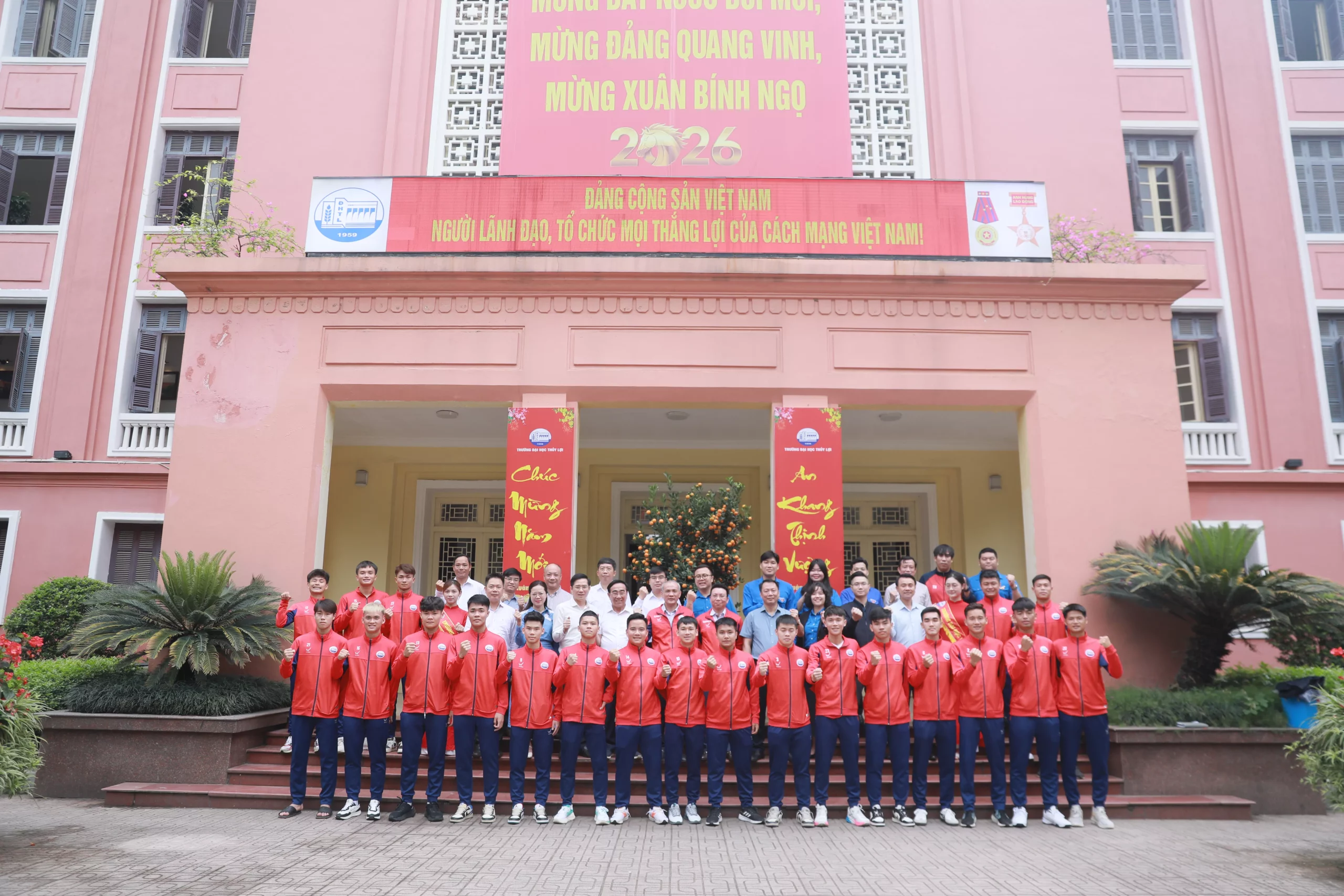 Xuất quân tham dự Vòng chung kết Giải bóng đá Thanh niên sinh viên Việt Nam lần thứ IV