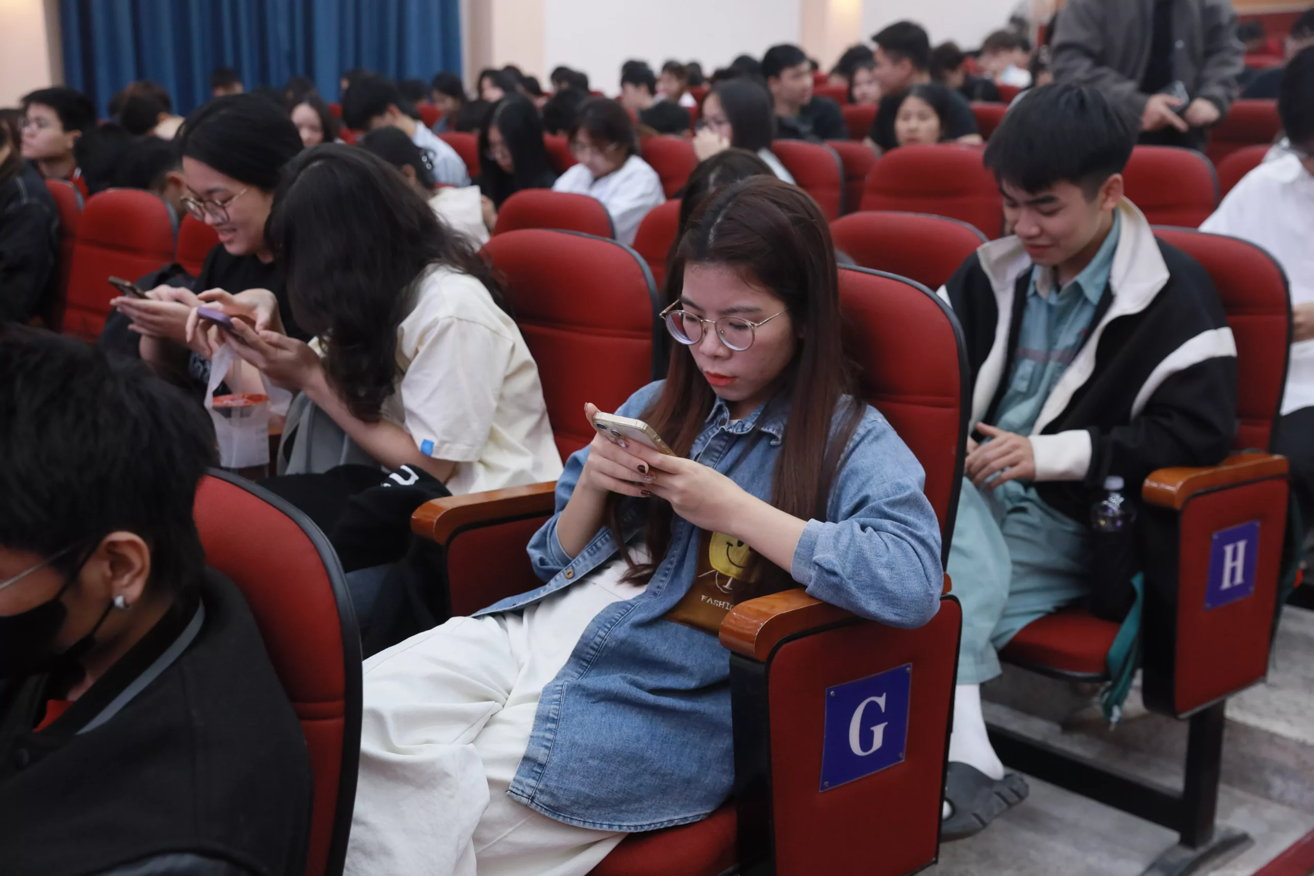 Sinh viên Trường Đại học Thủy lợi tham gia thi tìm hiểu về bầu cử đại biểu Quốc hội và HĐND các cấp