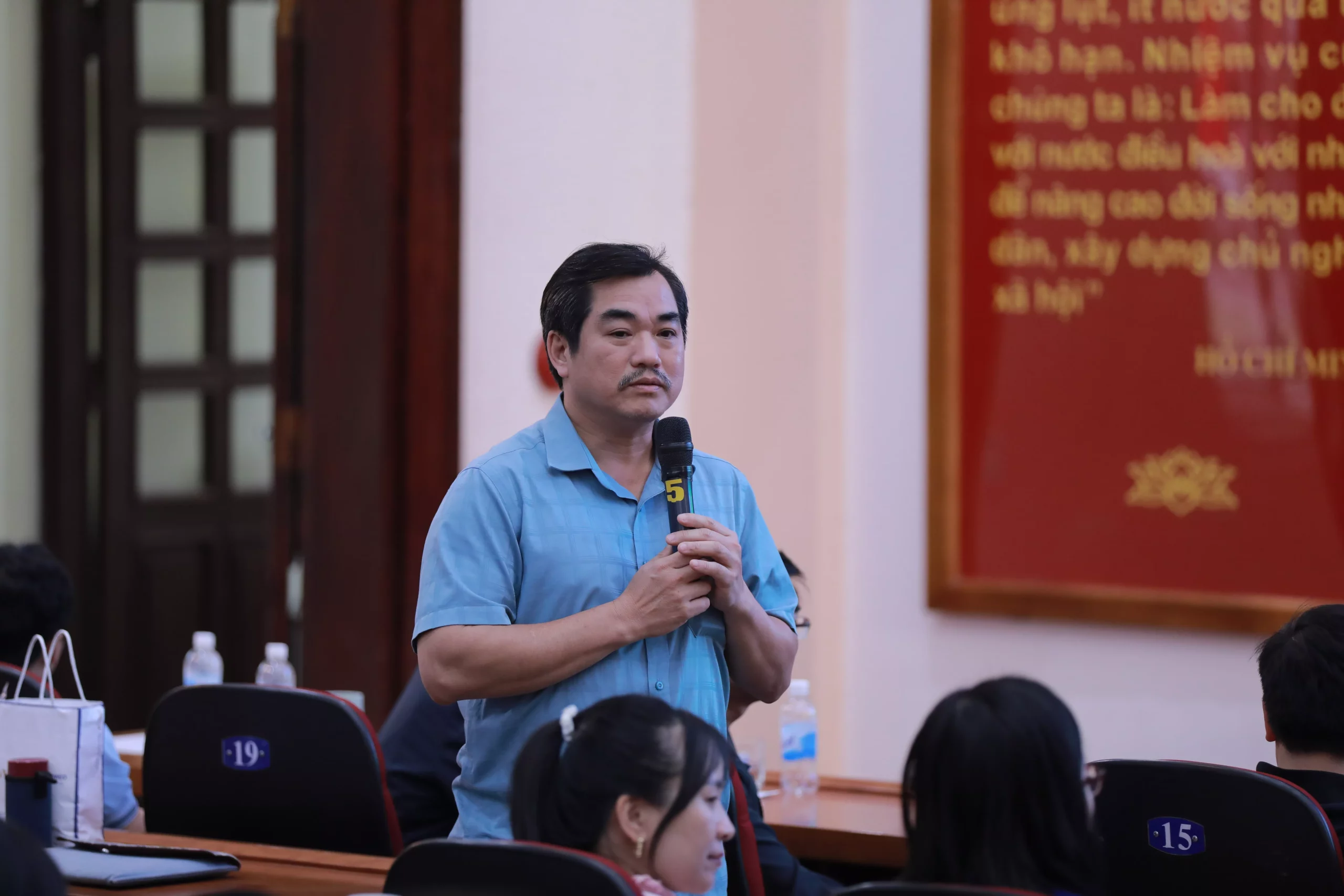 Lãnh đạo Trường Đại học Thủy lợi đối thoại trực tiếp với sinh viên