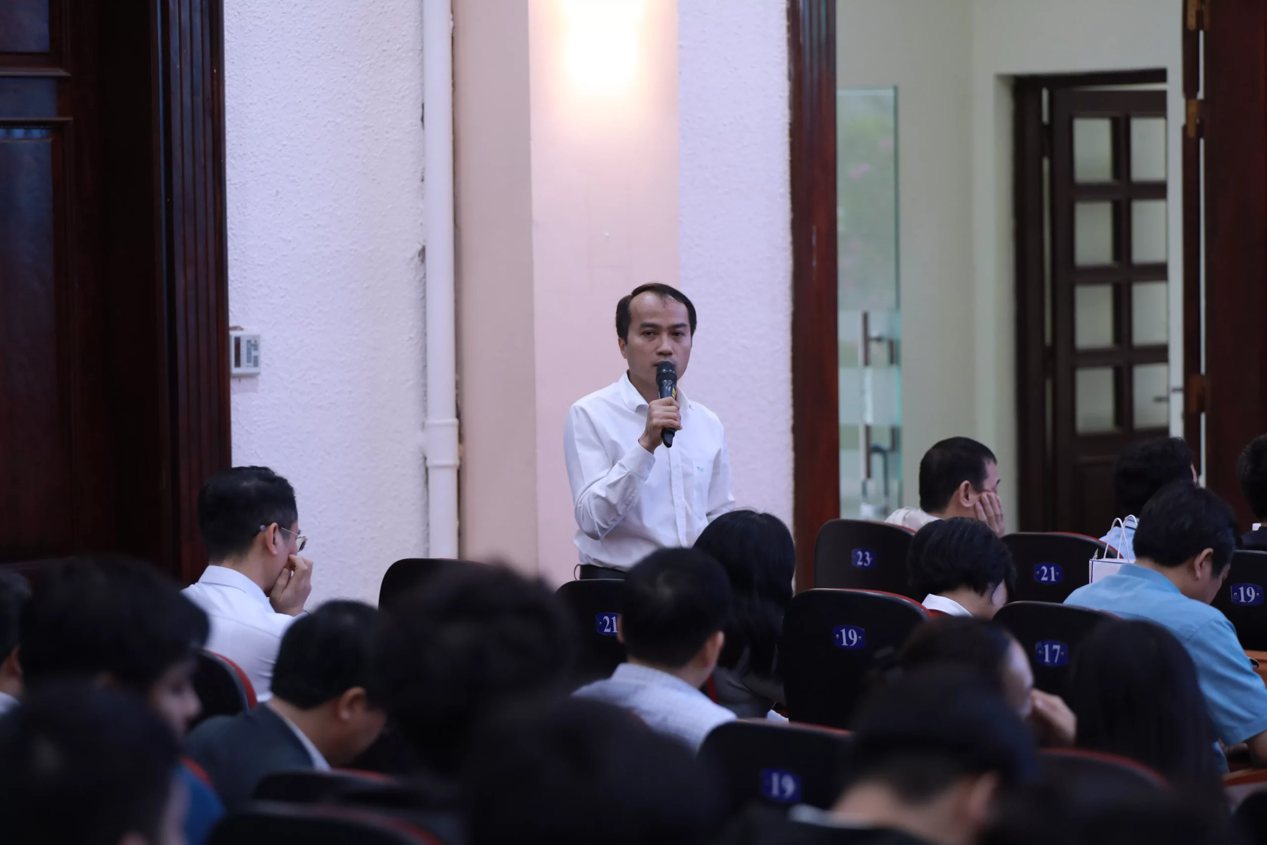 Lãnh đạo Trường Đại học Thủy lợi đối thoại trực tiếp với sinh viên