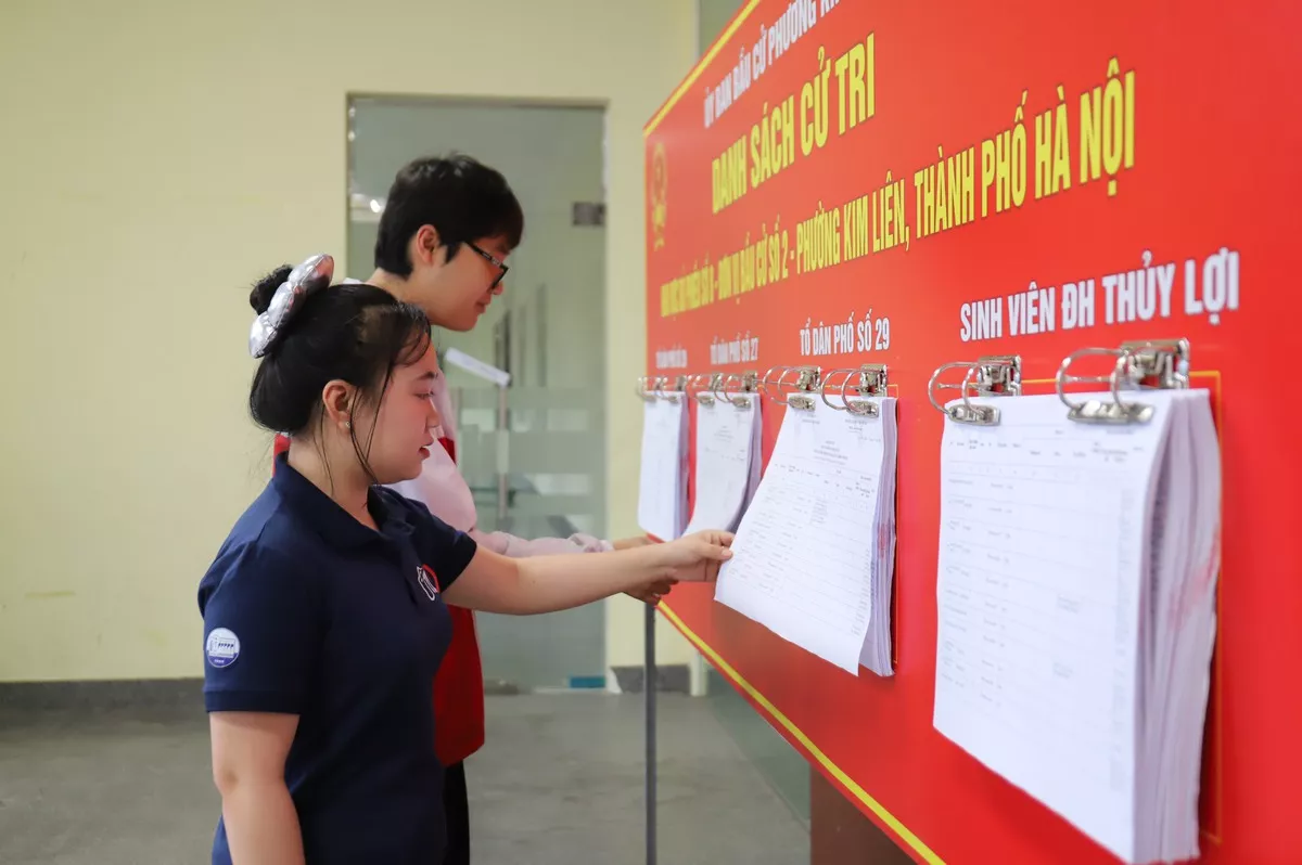 Niềm tự hào của những cử tri trẻ trong ngày hội non sông