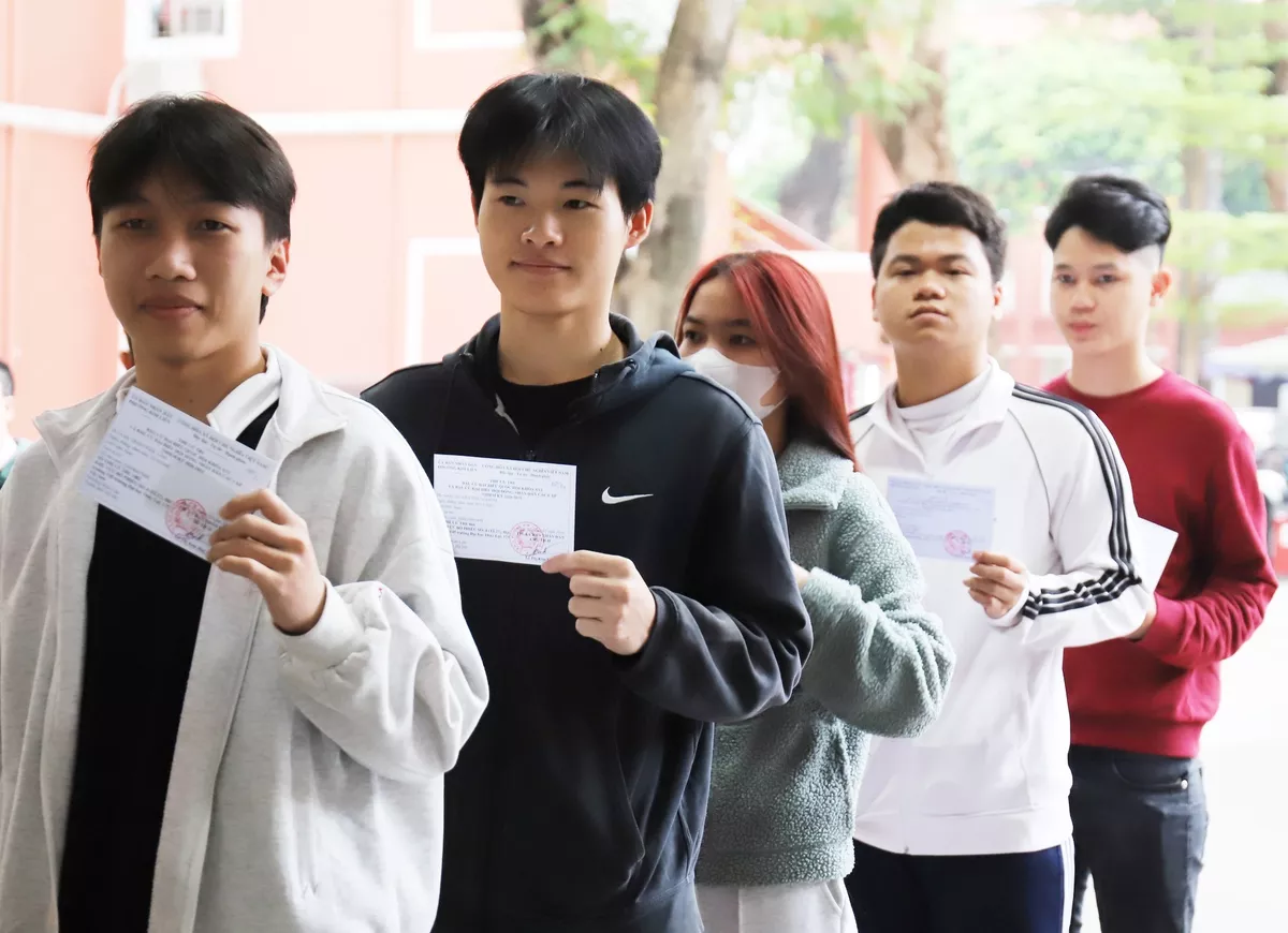 Niềm tự hào của những cử tri trẻ trong ngày hội non sông