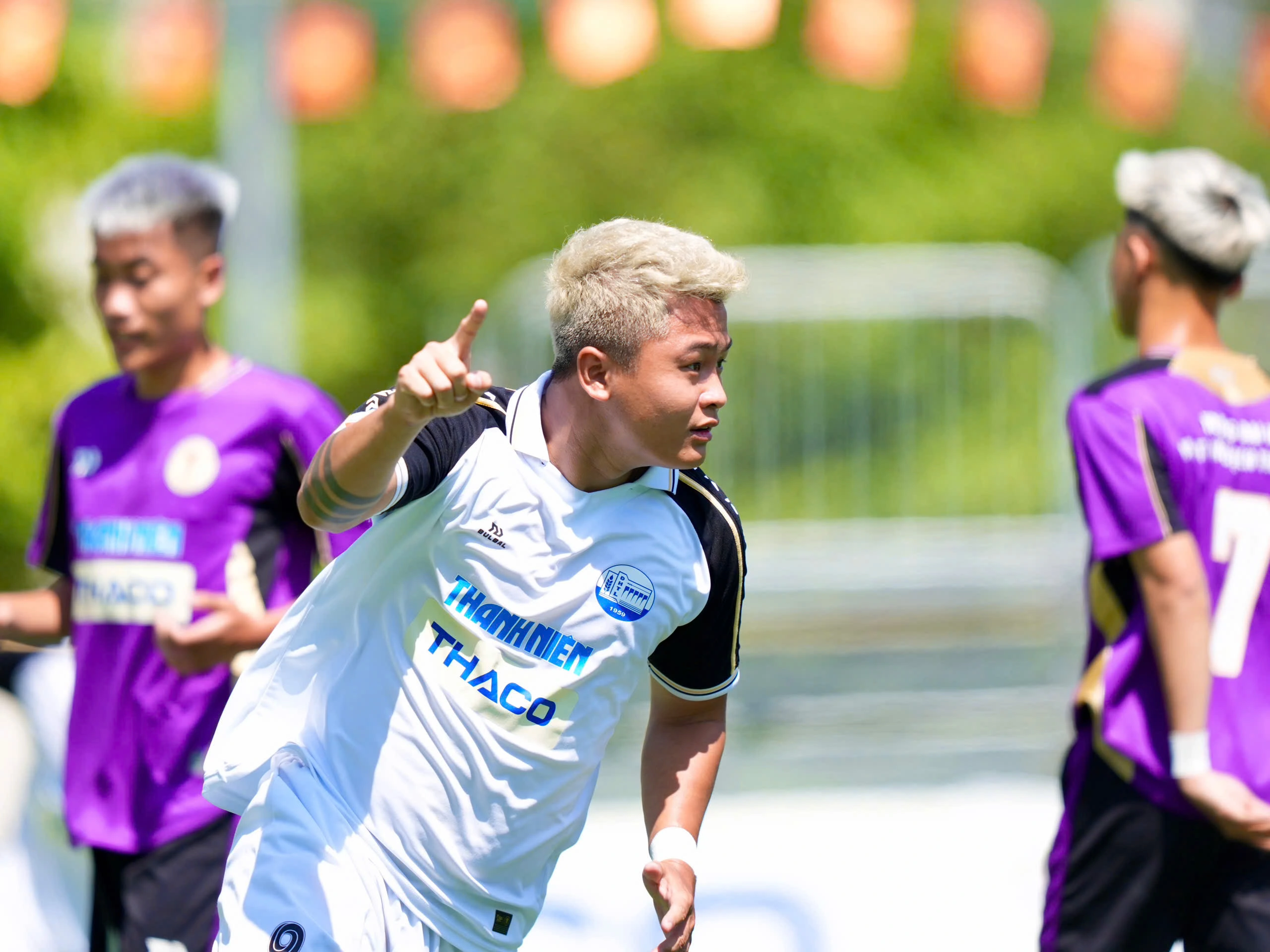 Đội bóng đá Trường ĐH Thủy lợi ‘hạ bệ’ đương kim vô địch hiên ngang vào Bán kết