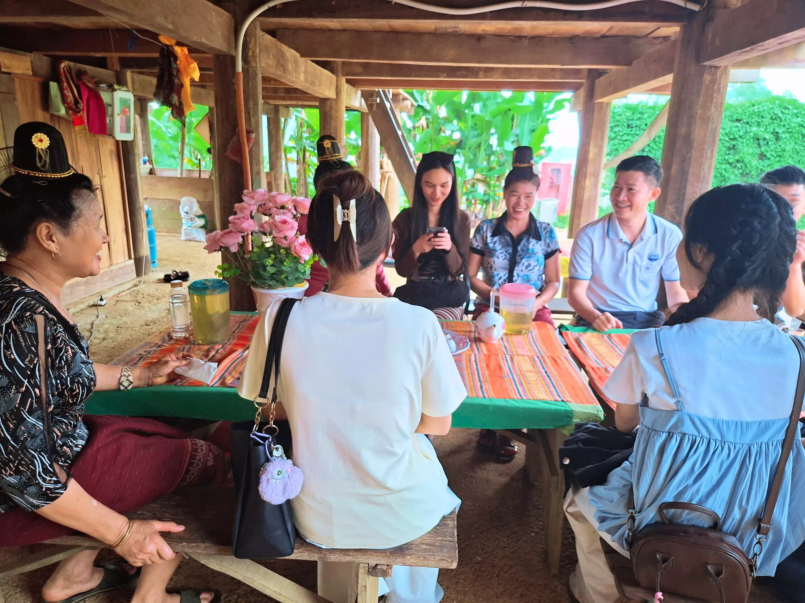 Sinh viên Trường Đại học Thủy lợi trải nghiệm thực tế nhân dịp Tết Bunpimay của Lào