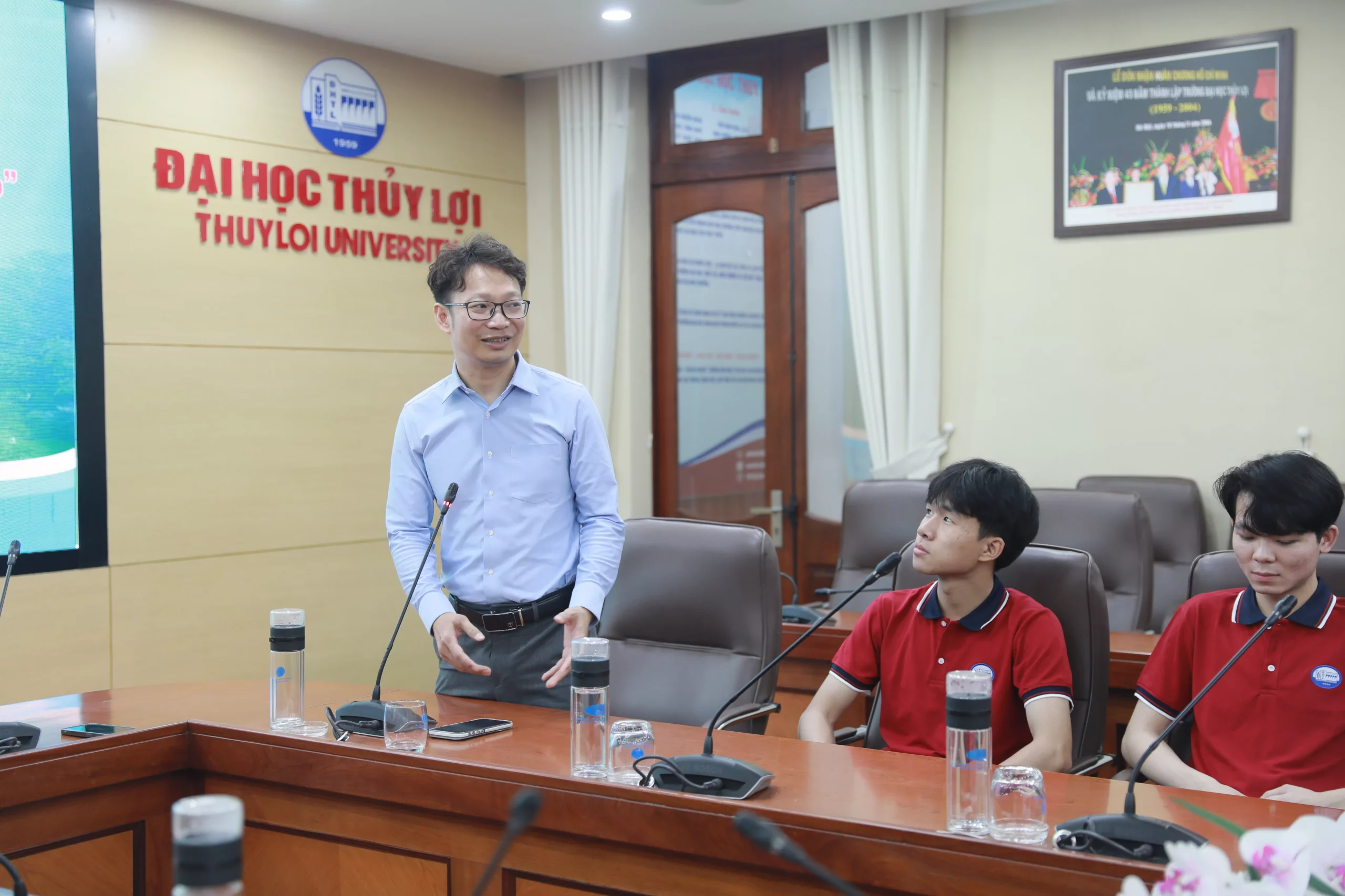 Trường Đại học Thủy lợi gặp mặt, động viên hai đội tuyển tham dự vòng Chung kết toàn quốc năm 2026