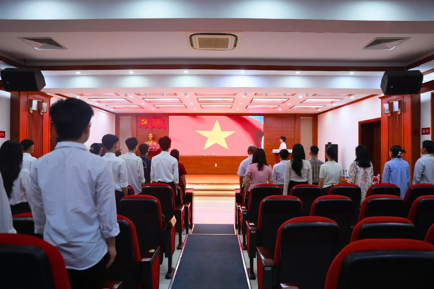 Lễ kết nạp đảng viên mới tại Trường Đại học Thủy lợi