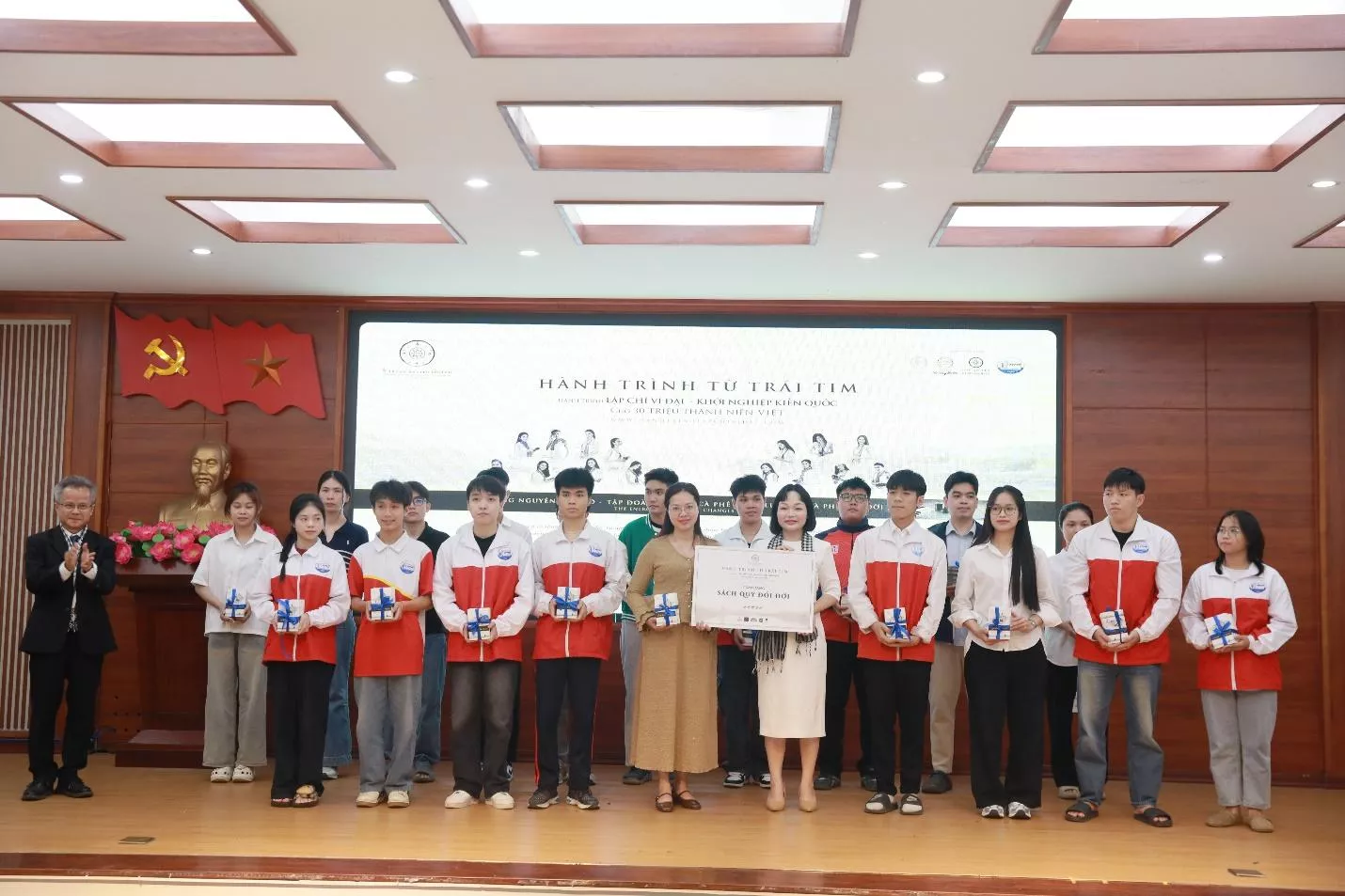 Lan tỏa tri thức, khơi dậy khát vọng lập thân, kiến quốc cho sinh viên Trường Đại học Thủy lợi