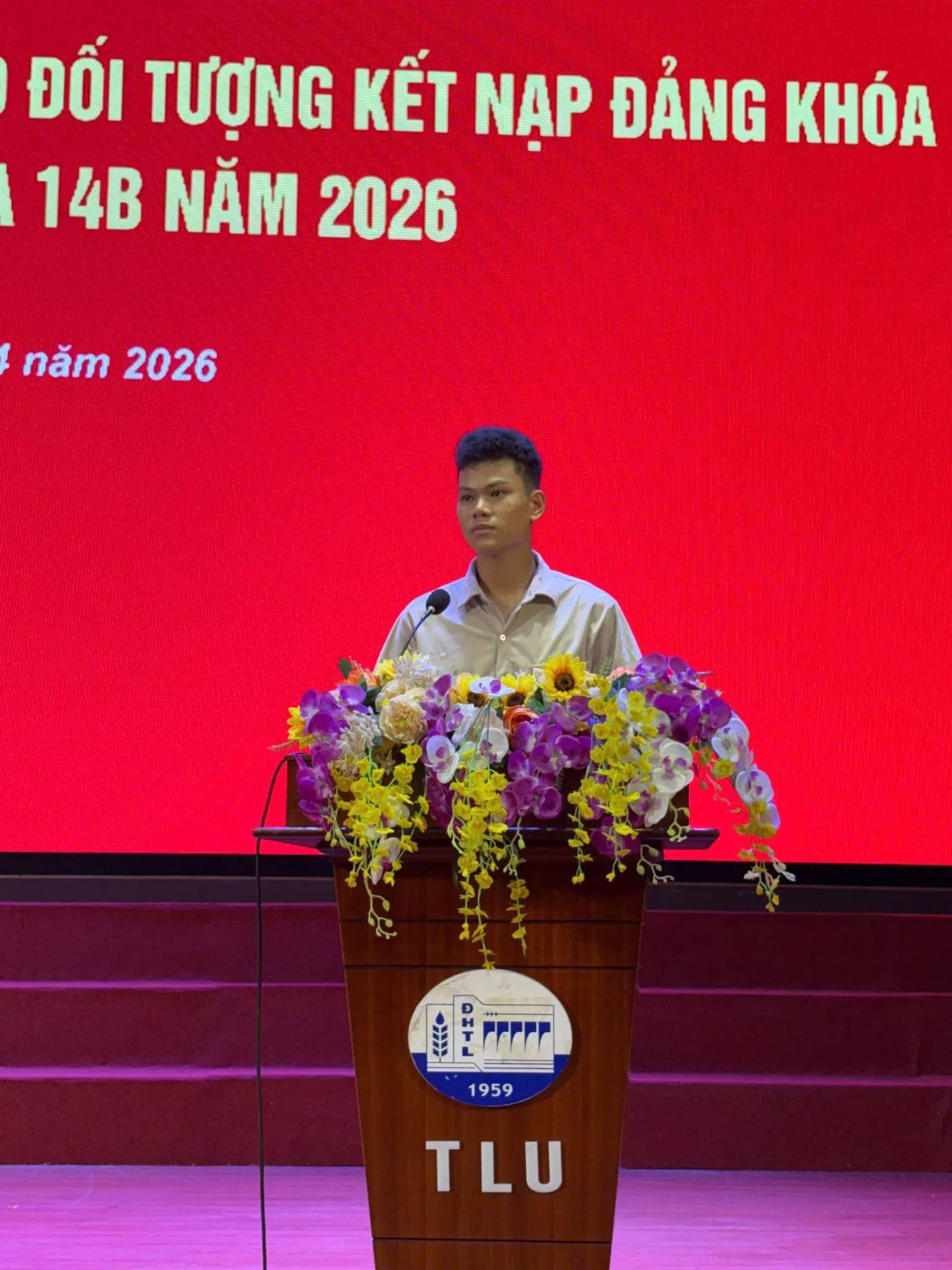 Tăng cường giáo dục lý luận chính trị cho thế hệ trẻ và đảng viên mới