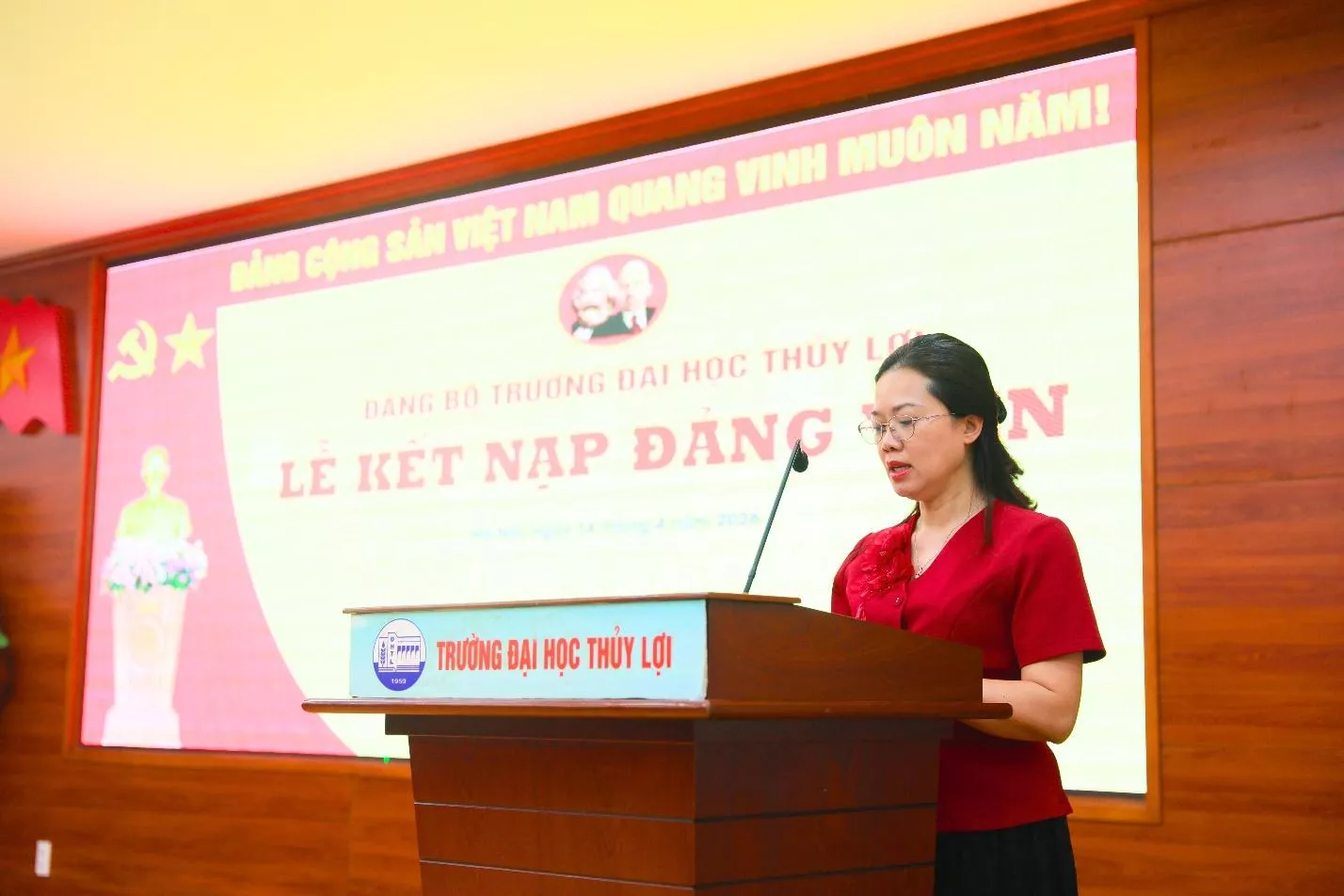 Lễ kết nạp đảng viên mới tại Trường Đại học Thủy lợi