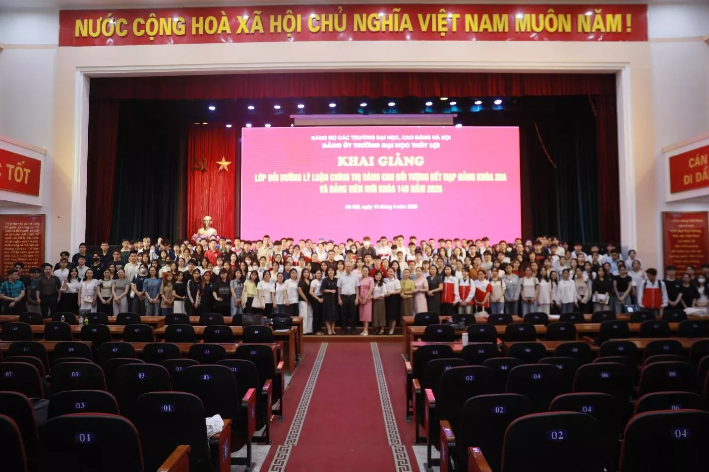 Tăng cường giáo dục lý luận chính trị cho thế hệ trẻ và đảng viên mới