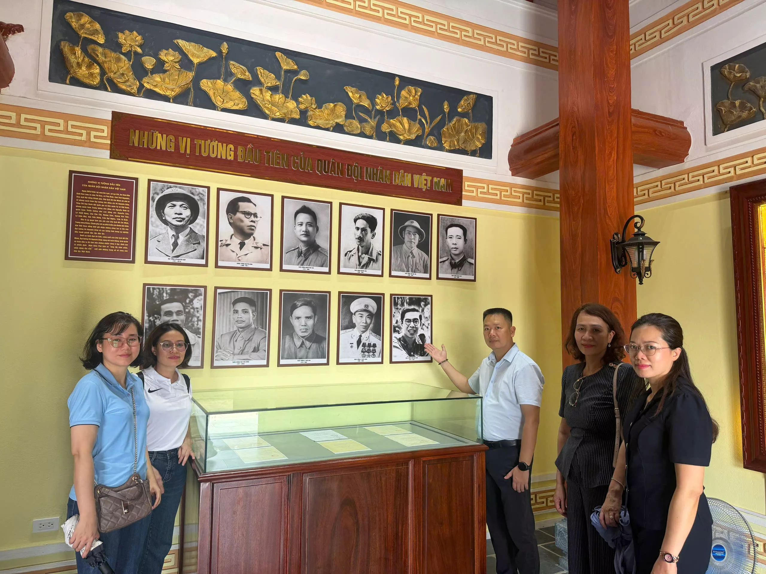Chi bộ Công tác sinh viên – Văn phòng các đoàn thể tổ chức sinh hoạt chính trị tại Khu di tích lịch sử quốc gia đặc biệt ATK Định Hóa, Thái nguyên