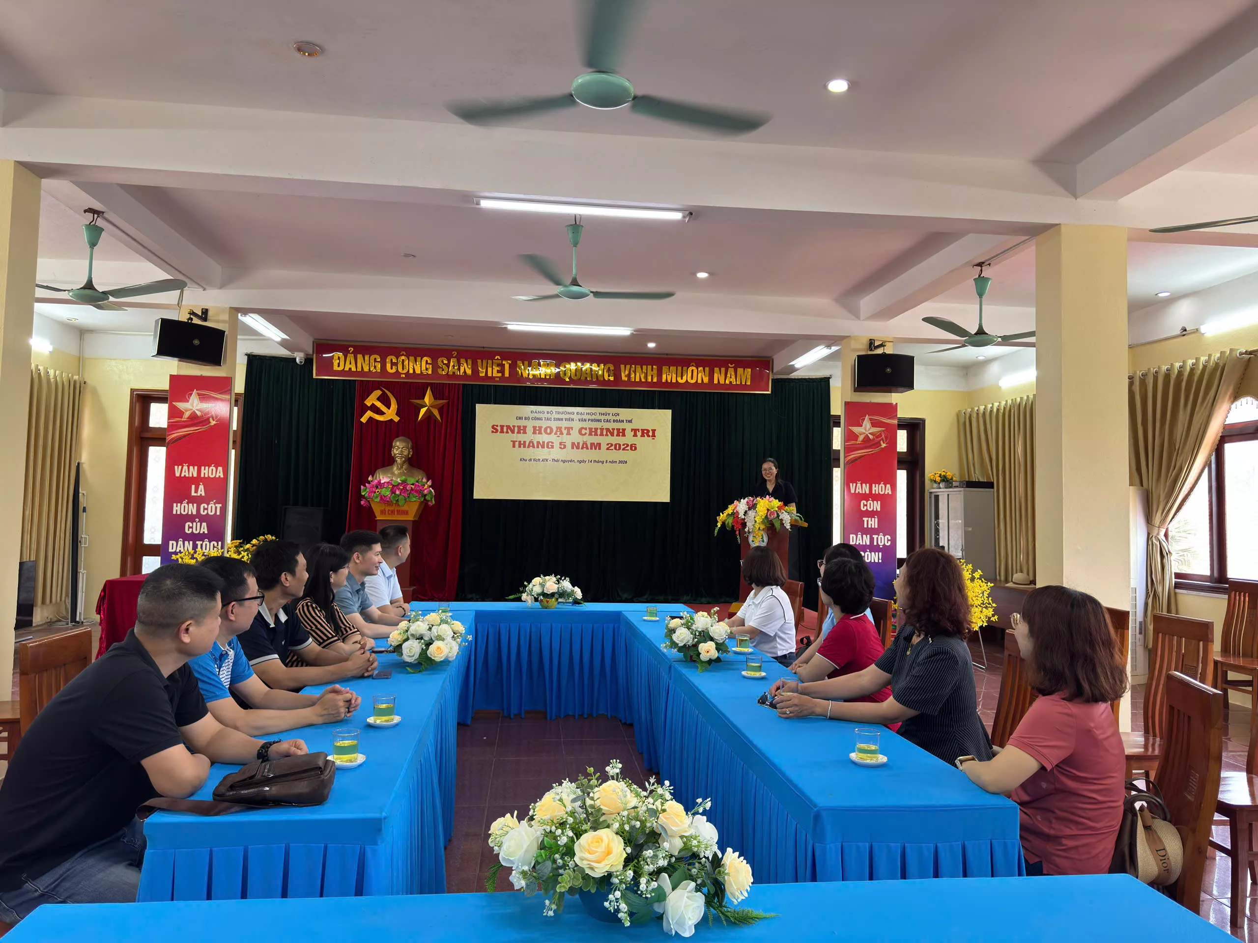 Chi bộ Công tác sinh viên – Văn phòng các đoàn thể tổ chức sinh hoạt chính trị tại Khu di tích lịch sử quốc gia đặc biệt ATK Định Hóa, Thái nguyên
