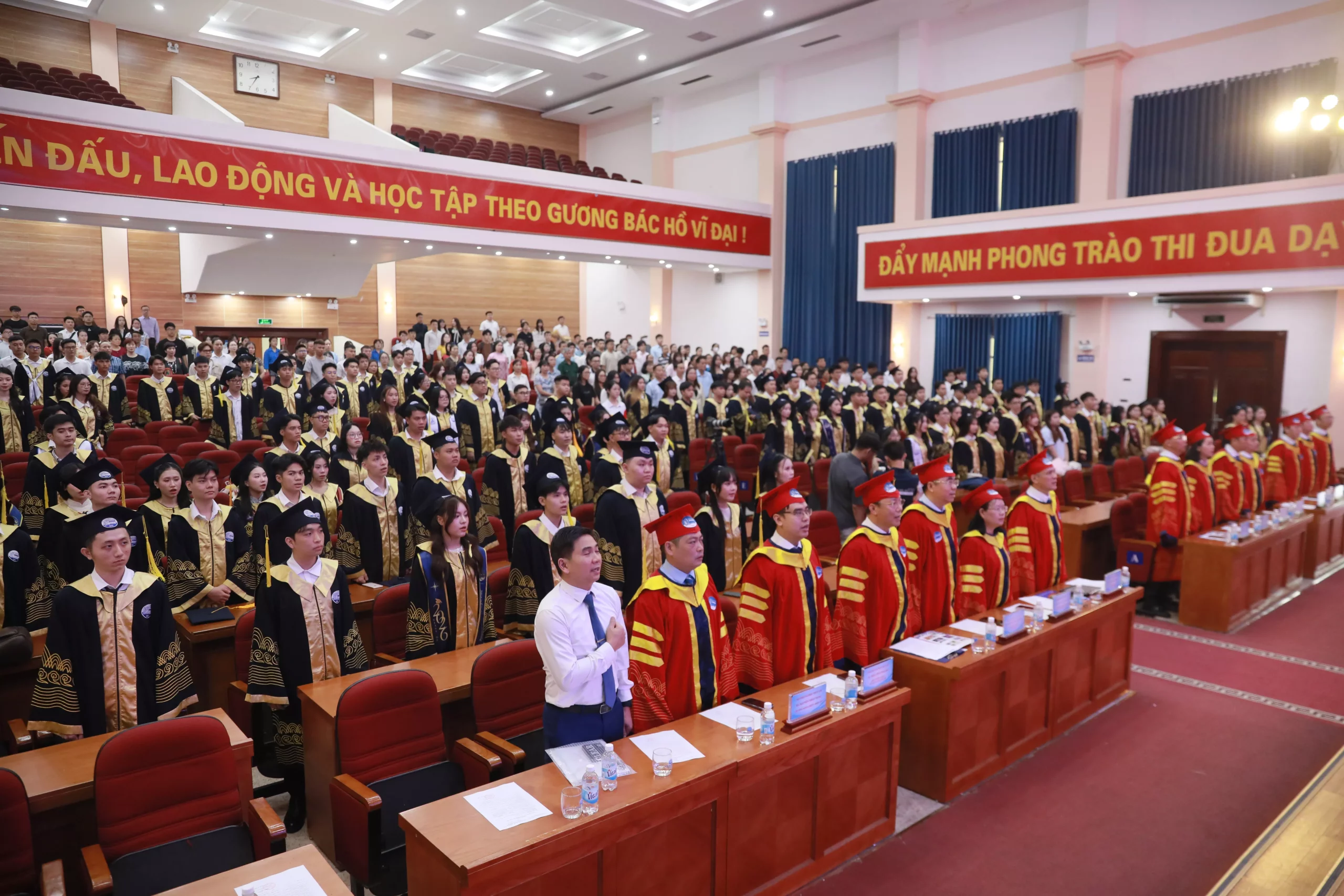 Trường Đại học Thủy lợi trao bằng tốt nghiệp cho 648 tân kỹ sư, cử nhân