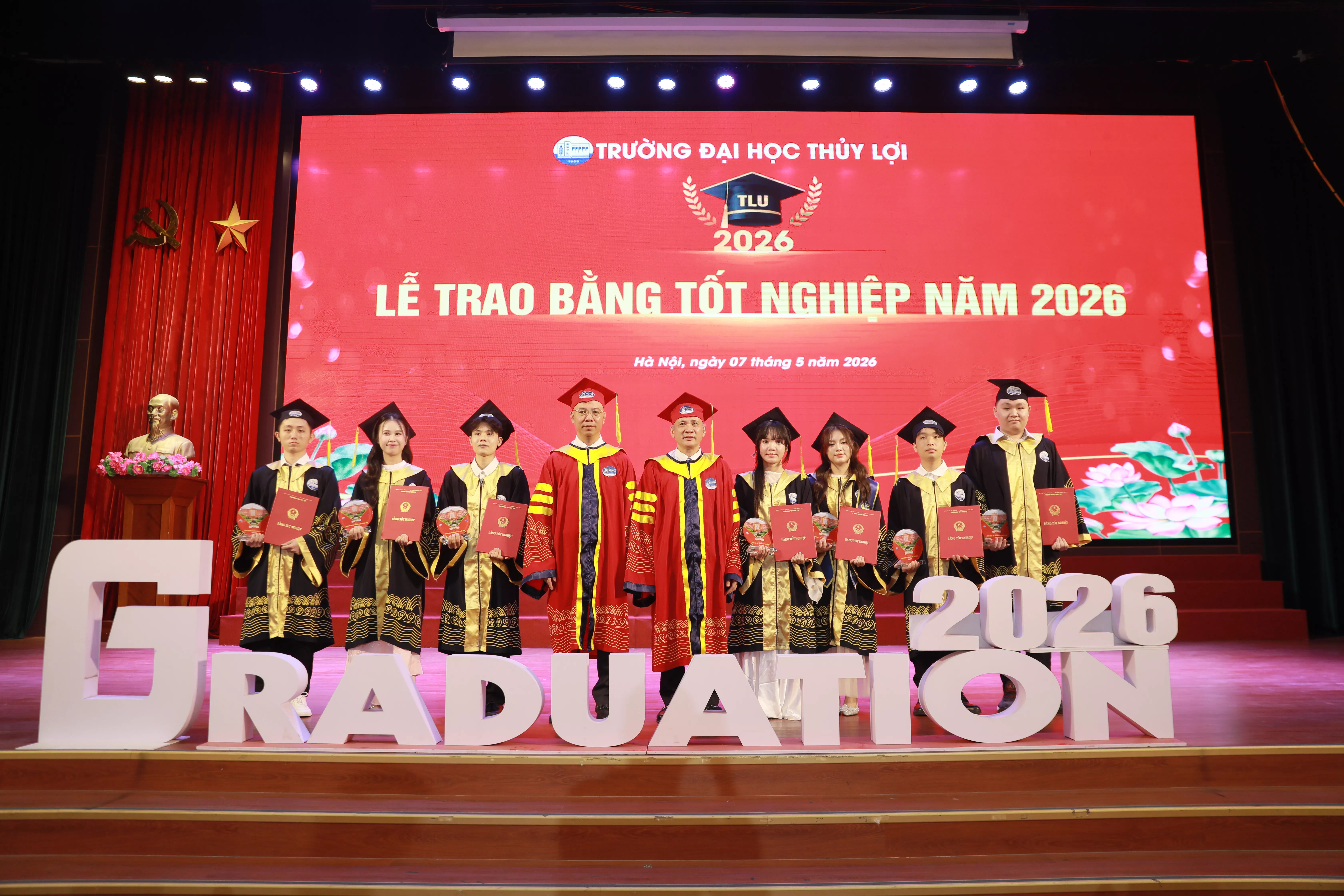 Trường Đại học Thủy lợi trao bằng tốt nghiệp cho 648 tân kỹ sư, cử nhân