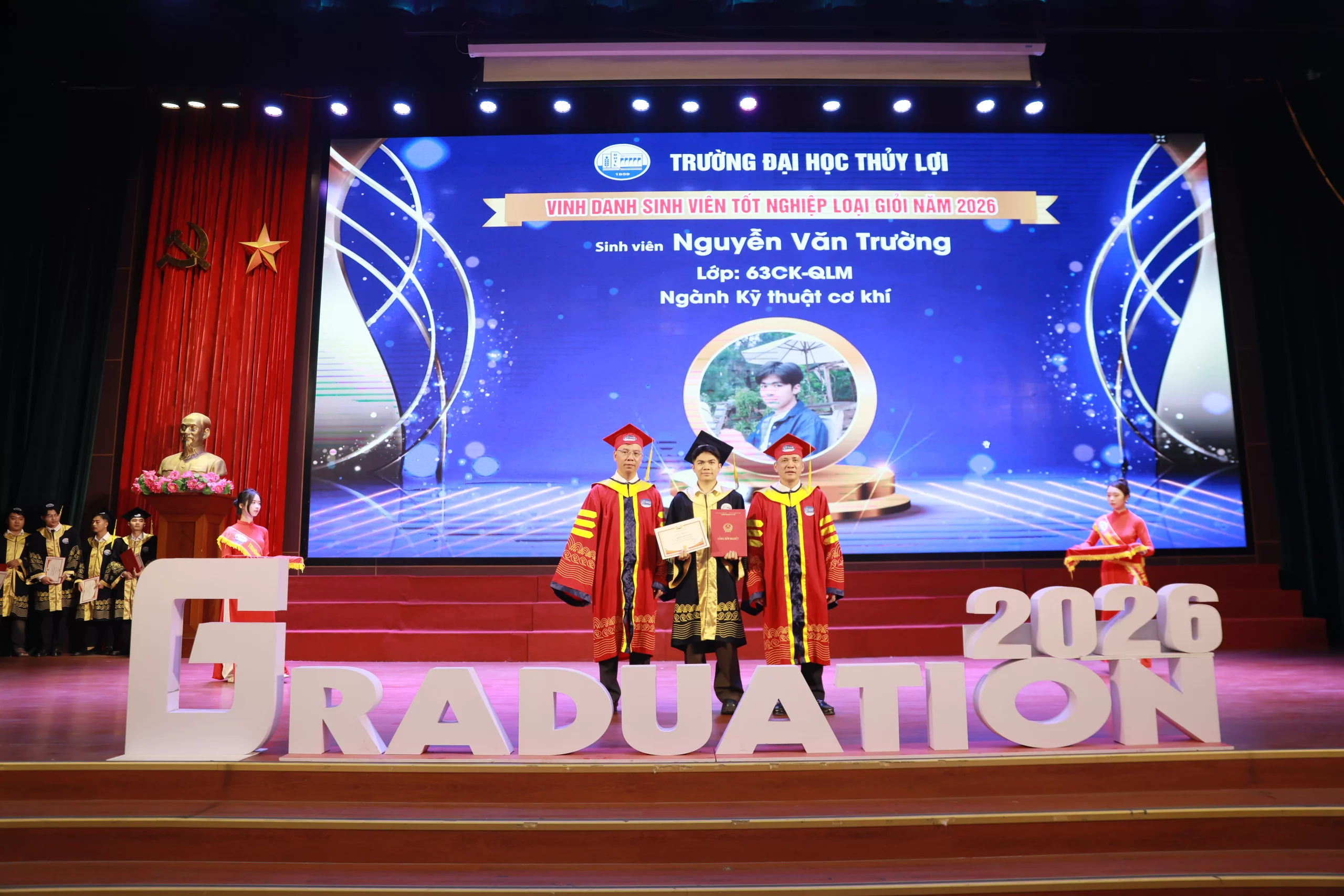 Trường Đại học Thủy lợi trao bằng tốt nghiệp cho 648 tân kỹ sư, cử nhân