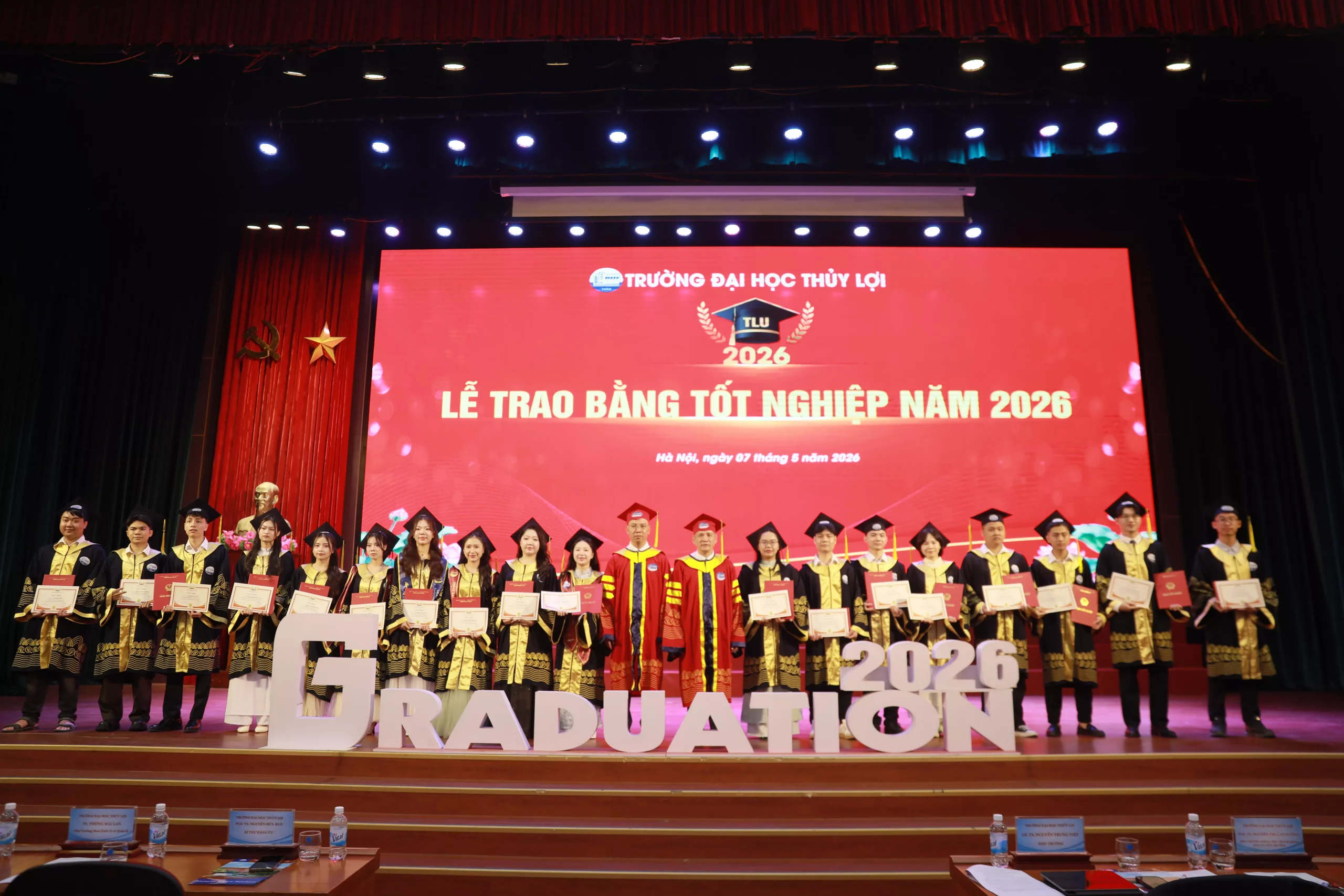 Trường Đại học Thủy lợi trao bằng tốt nghiệp cho 648 tân kỹ sư, cử nhân
