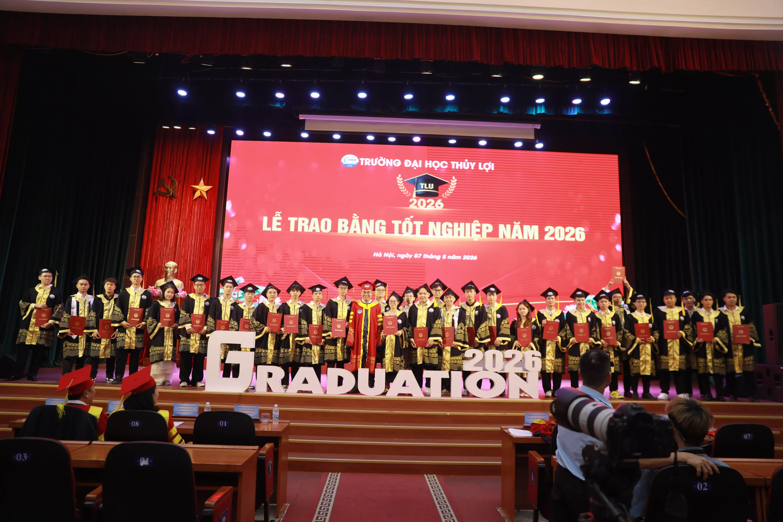 Trường Đại học Thủy lợi trao bằng tốt nghiệp cho 648 tân kỹ sư, cử nhân