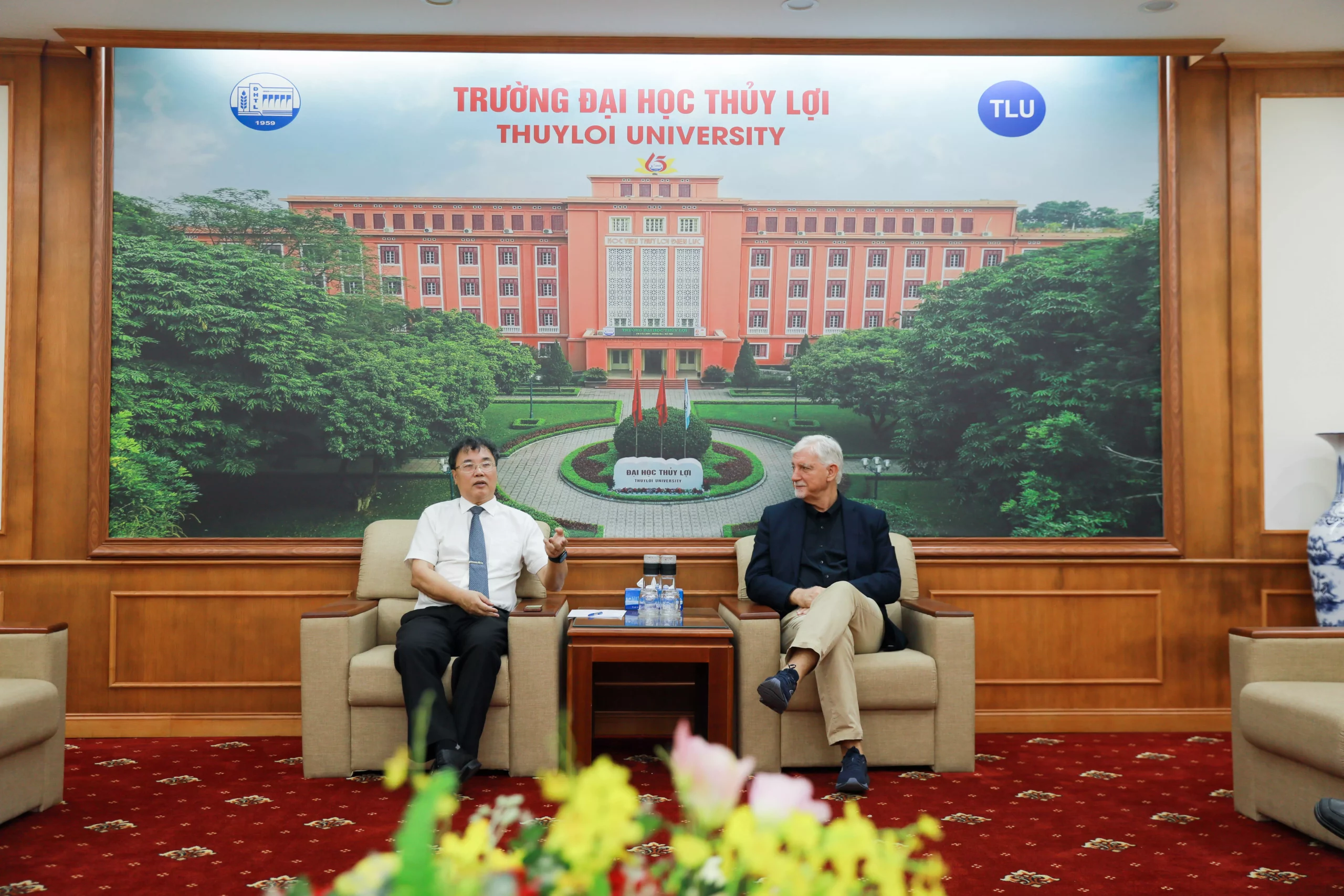 Tiếp đón Giáo sư Luis Chícharo – Đại học Algarve, Bồ Đào Nha với chia sẻ về học bổng Erasmus Mundus ngành Sinh thái thủy văn ứng dụng