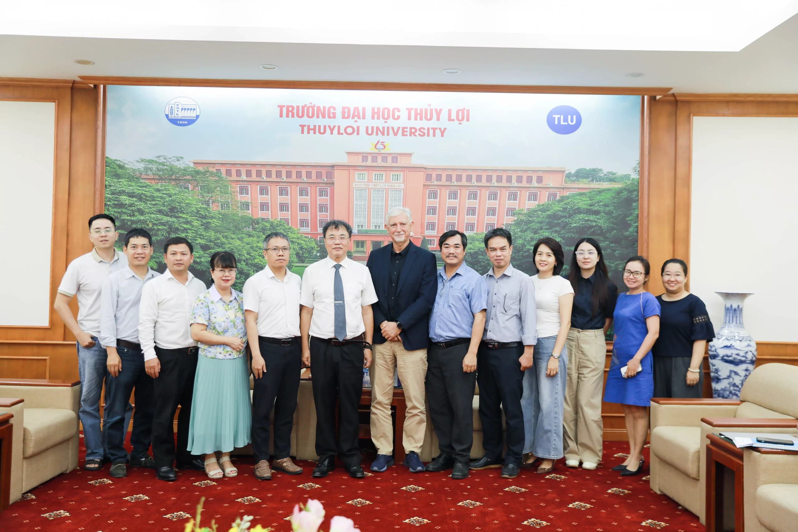 Tiếp đón Giáo sư Luis Chícharo – Đại học Algarve, Bồ Đào Nha với chia sẻ về học bổng Erasmus Mundus ngành Sinh thái thủy văn ứng dụng
