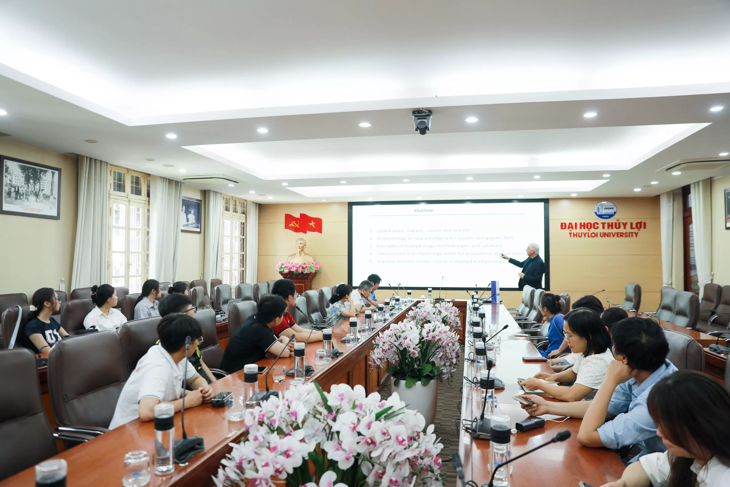 Tiếp đón Giáo sư Luis Chícharo – Đại học Algarve, Bồ Đào Nha với chia sẻ về học bổng Erasmus Mundus ngành Sinh thái thủy văn ứng dụng