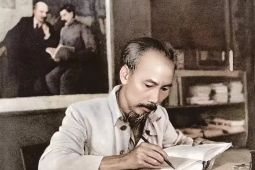 Ánh sáng Hồ Chí Minh soi đường cho chúng ta đi