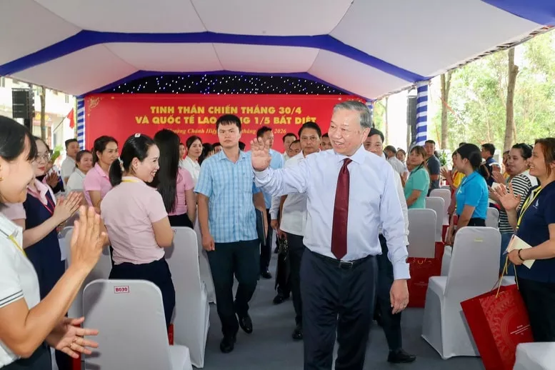Ánh sáng Hồ Chí Minh soi đường cho chúng ta đi