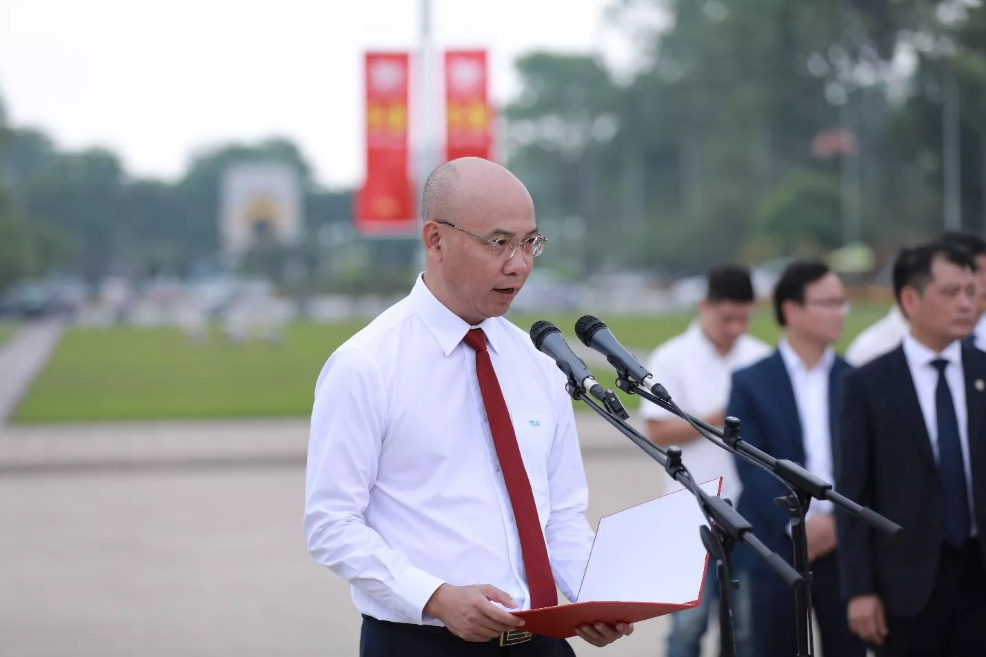 Lễ kết nạp Đảng viên và báo công dâng Bác: Dấu mốc thiêng liêng của tuổi trẻ Thủy lợi