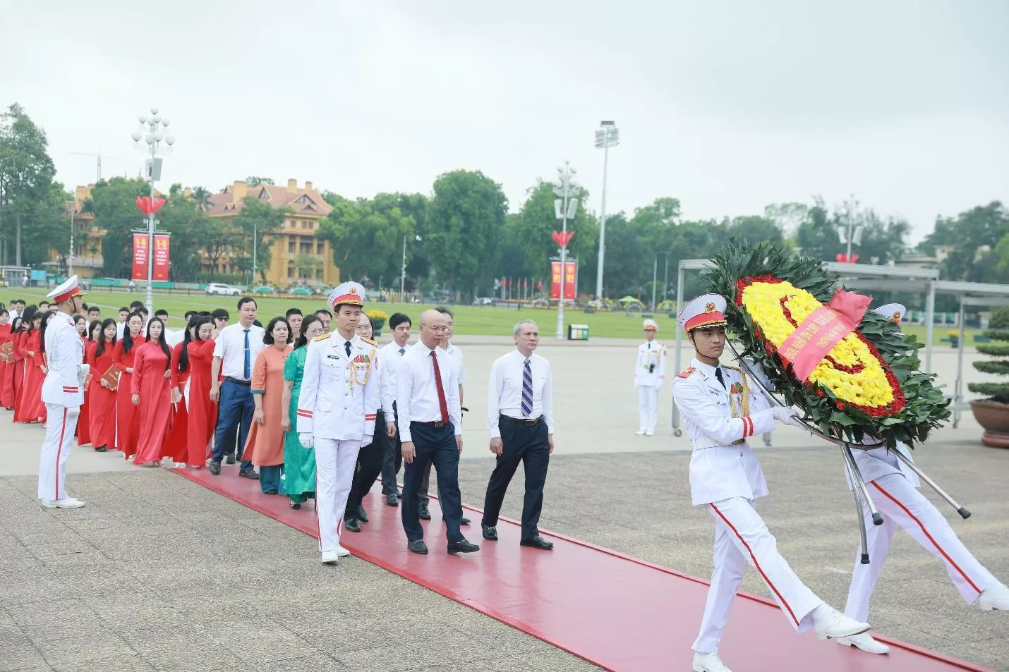 Lễ kết nạp Đảng viên và báo công dâng Bác: Dấu mốc thiêng liêng của tuổi trẻ Thủy lợi