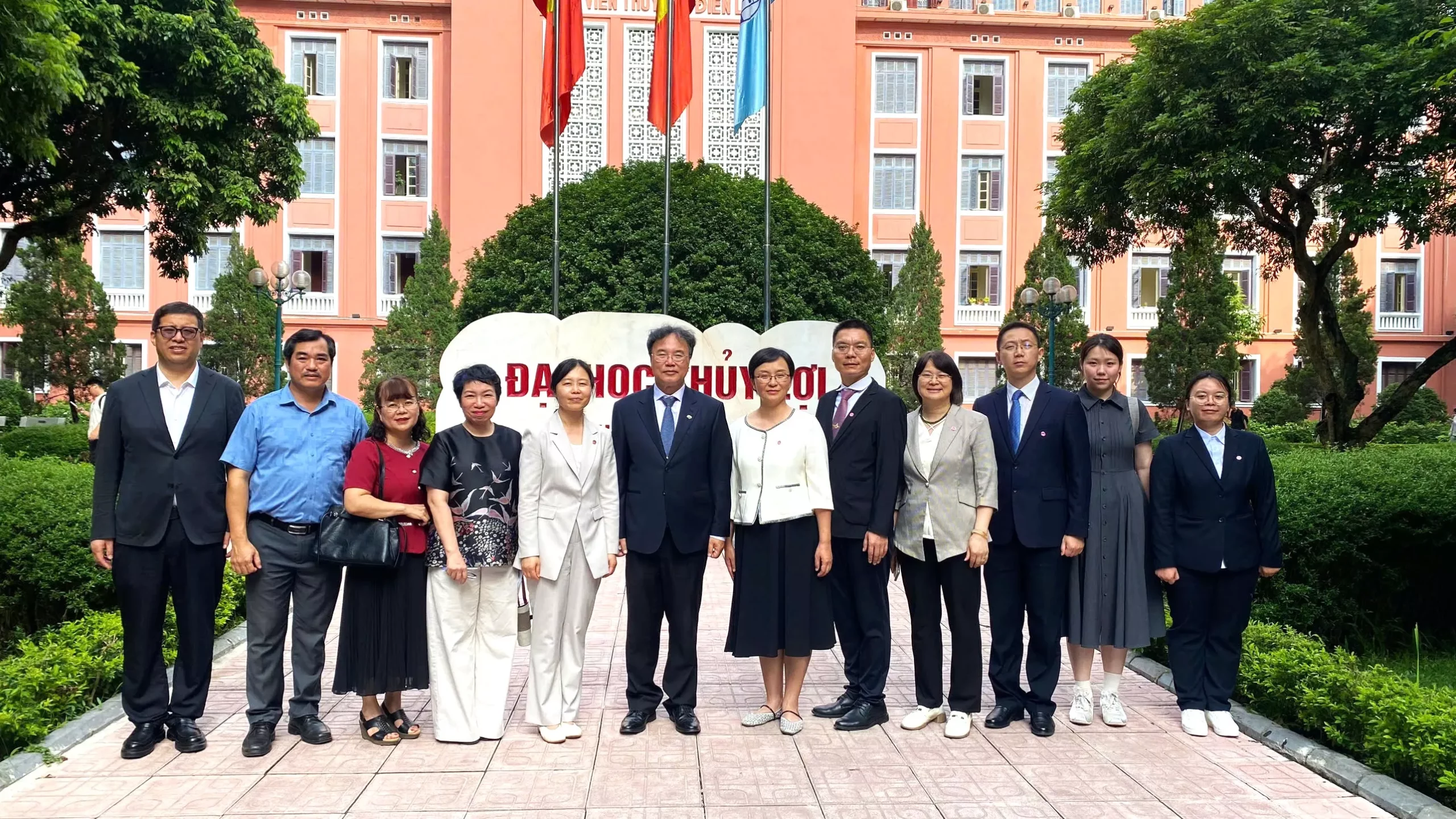 Trường Đại học Thủy lợi và Đại học Sư phạm Quảng Tây trao đổi hợp tác trong đào tạo và nghiên cứu khoa học