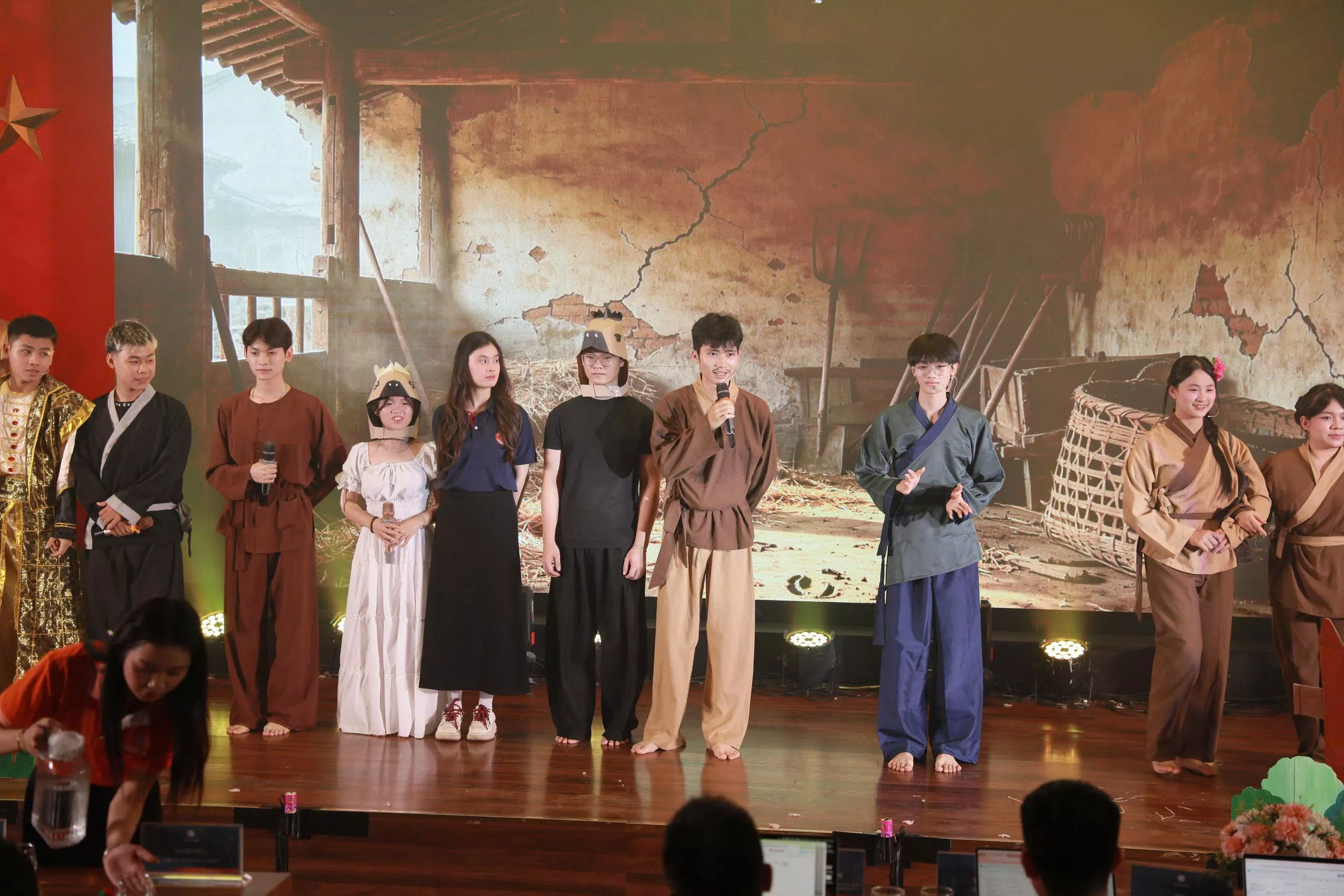 Sinh viên Trường Đại học Thủy lợi xuất sắc giành giải Nhì cuộc thi “Diễn kịch tiếng Hán mùa 4”